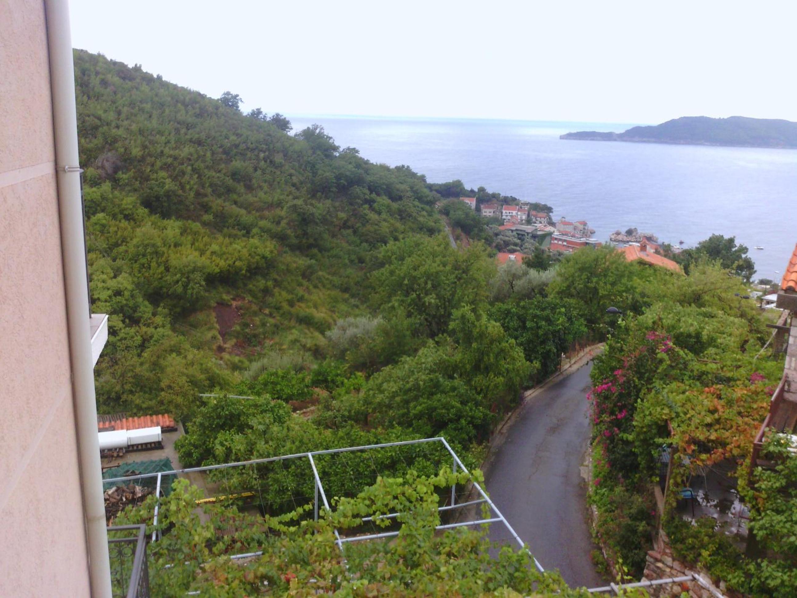 Two-Bedroom Apartment with Balcony and Terrace photo 2