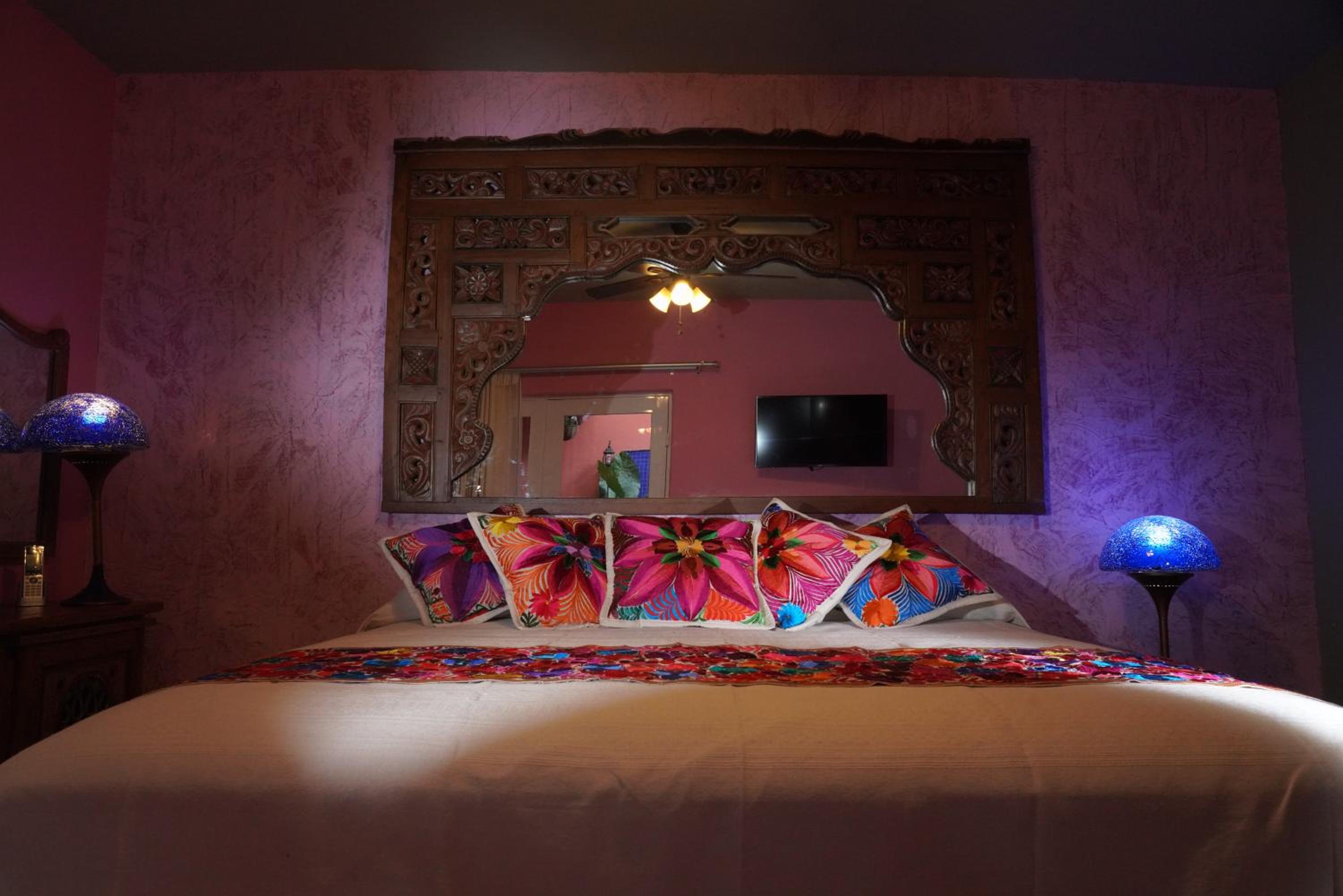 Deluxe Double Room - Photo 14