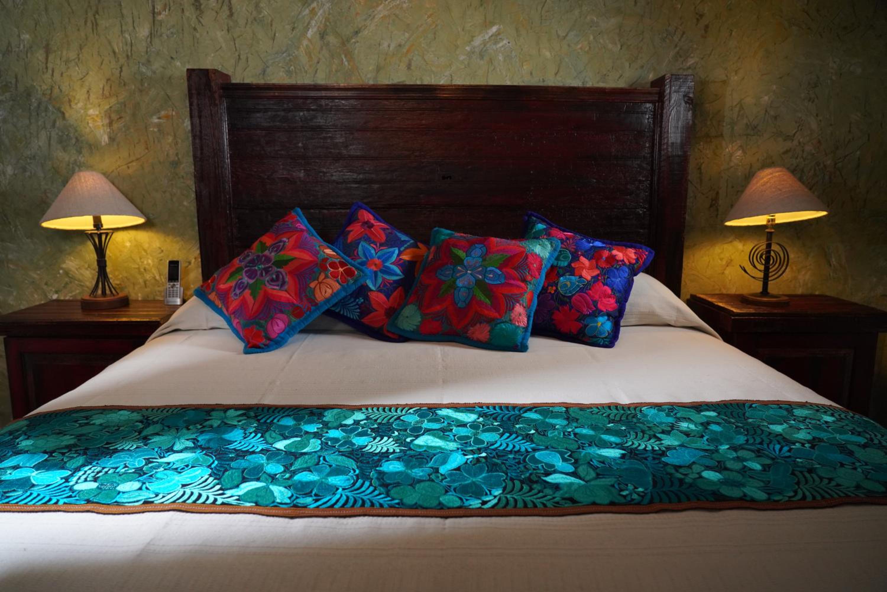 Deluxe Double Room - Photo 11