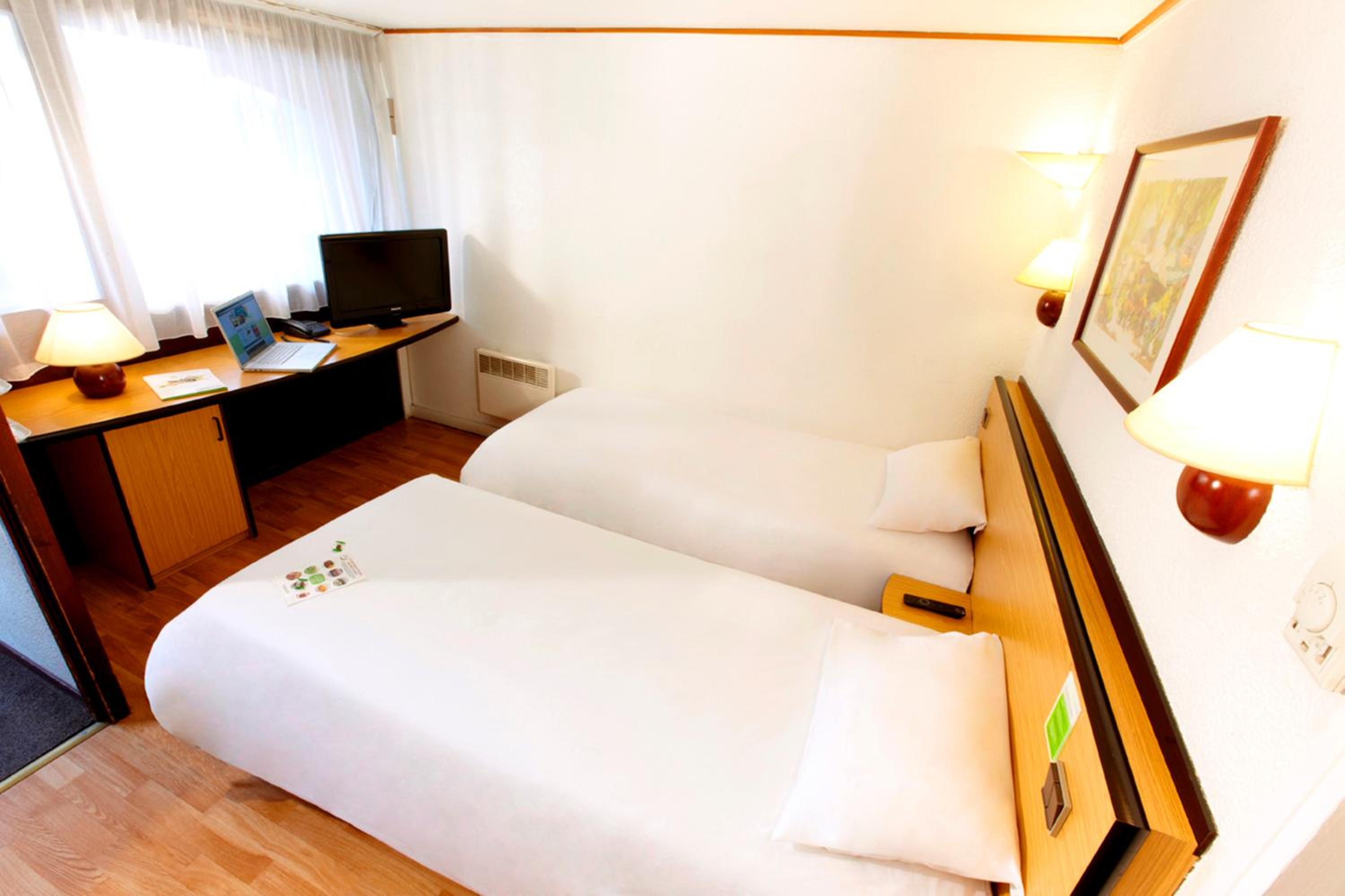 Twin Room - Photo 4