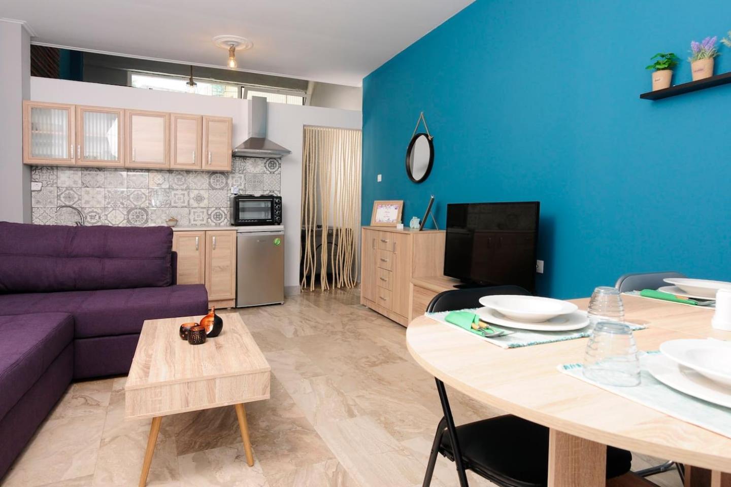 One-Bedroom House photo 1