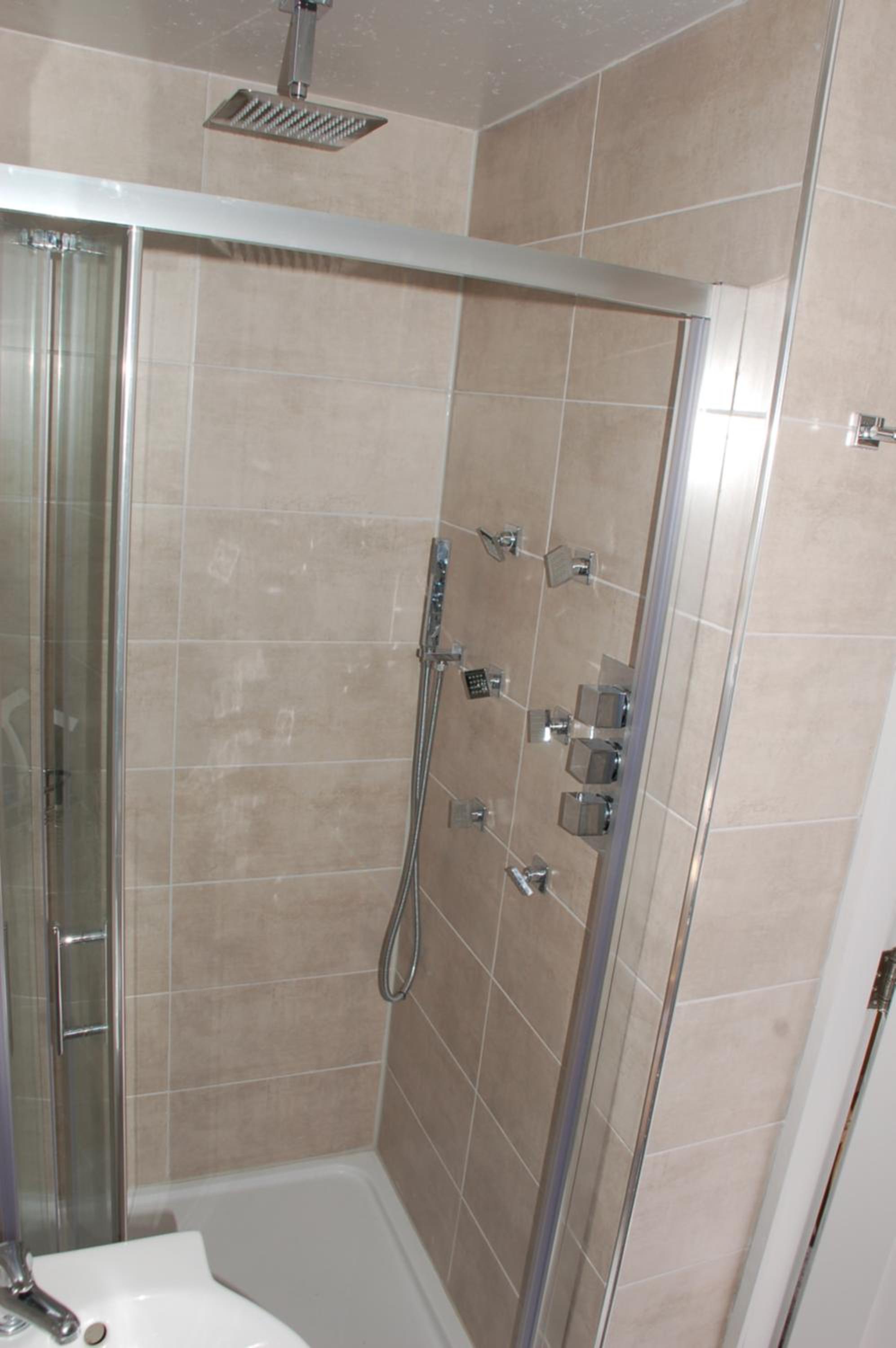 Deluxe Double Room - Photo 9