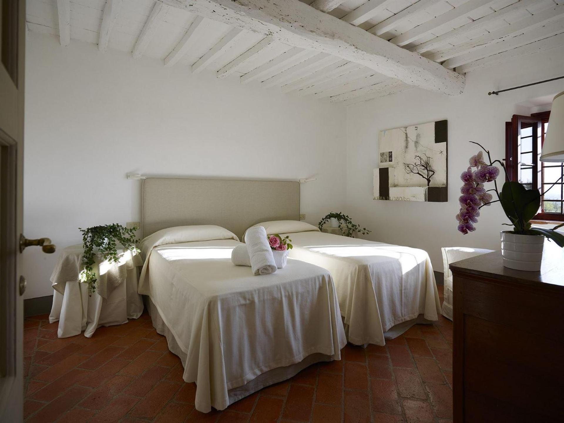 Seven-Bedroom Villa photo 2