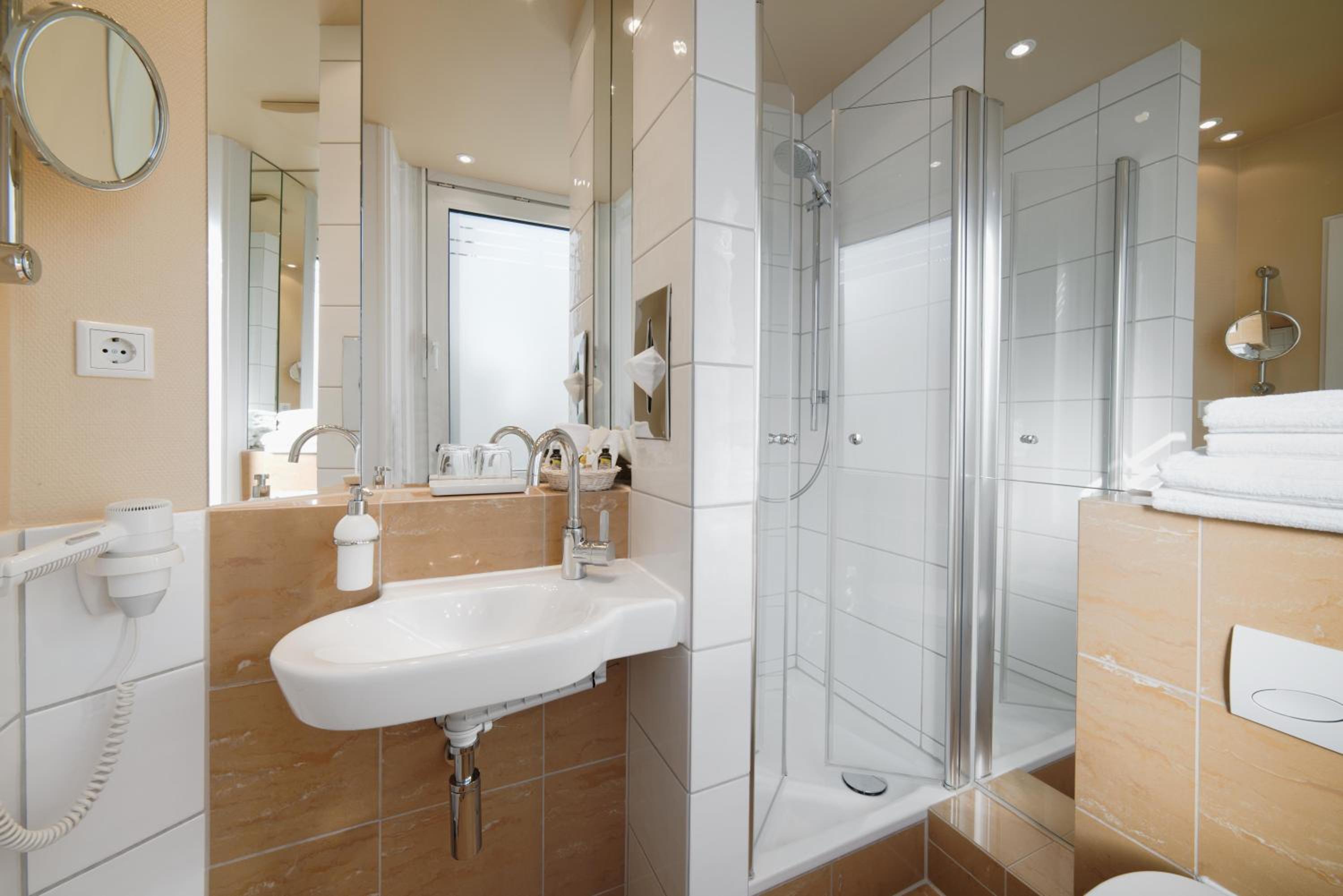 Standard Double Room - Photo 2