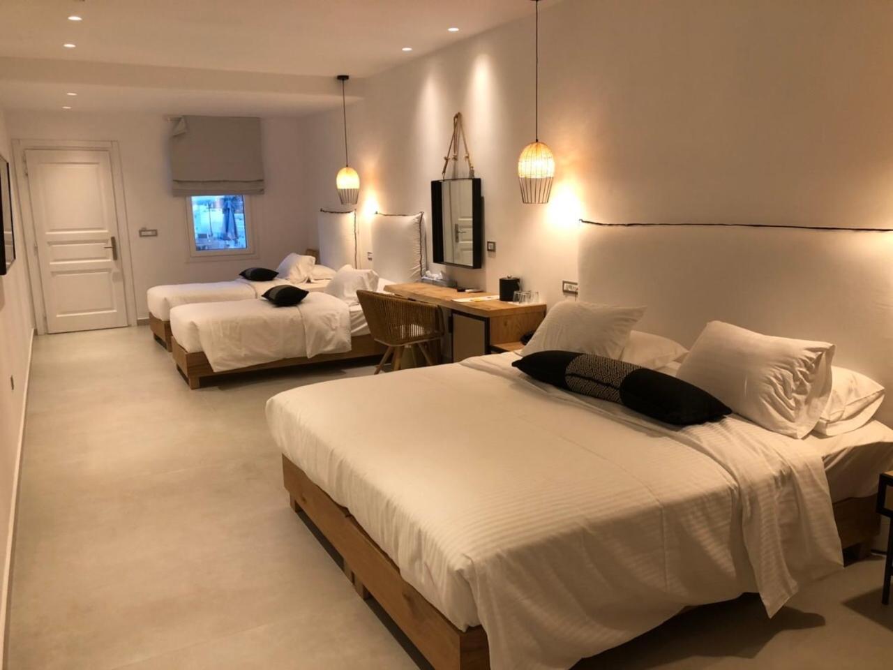 Quadruple Room with Sea View - Photo 9