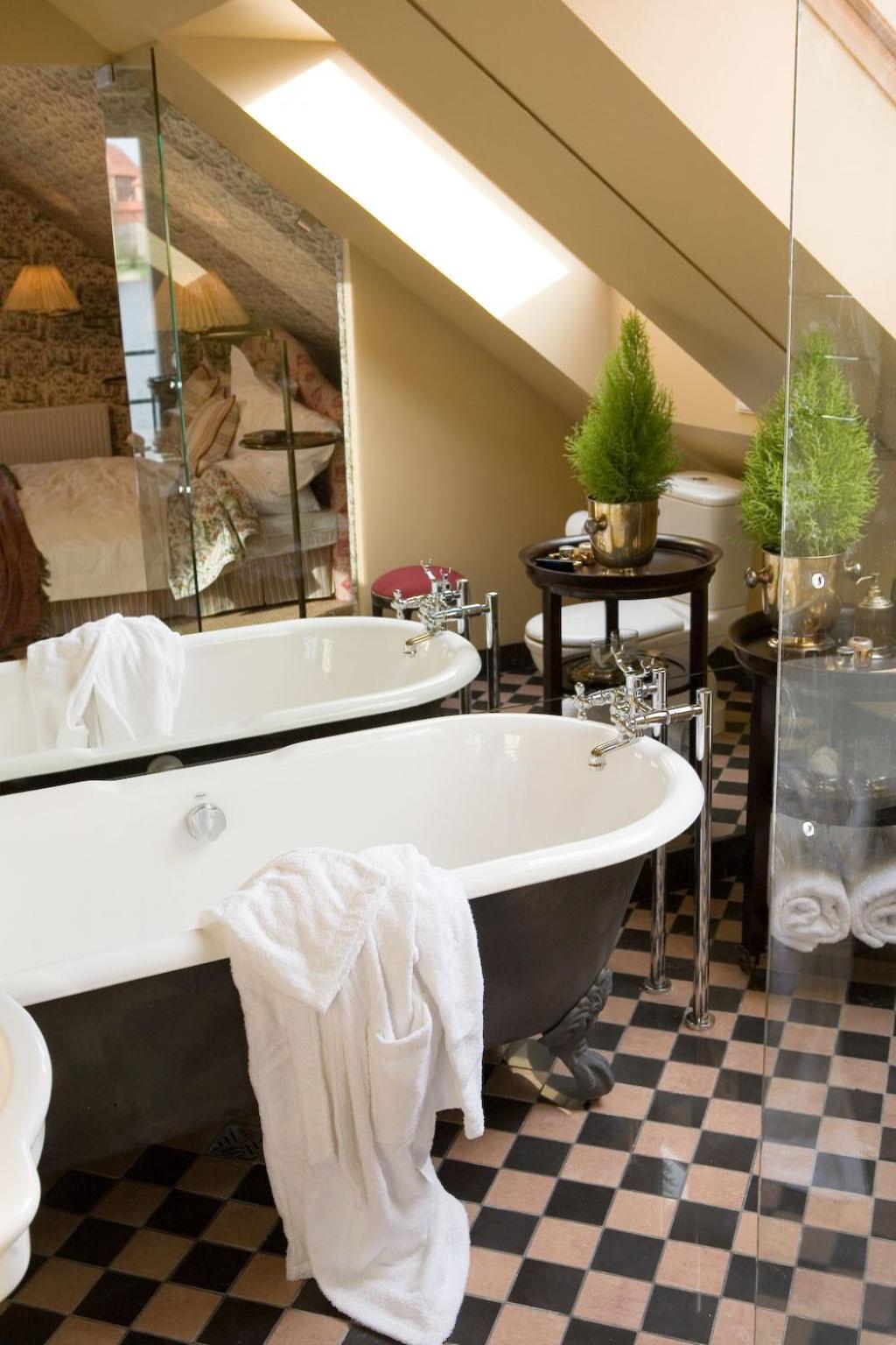Suite with Castle View - Photo 9
