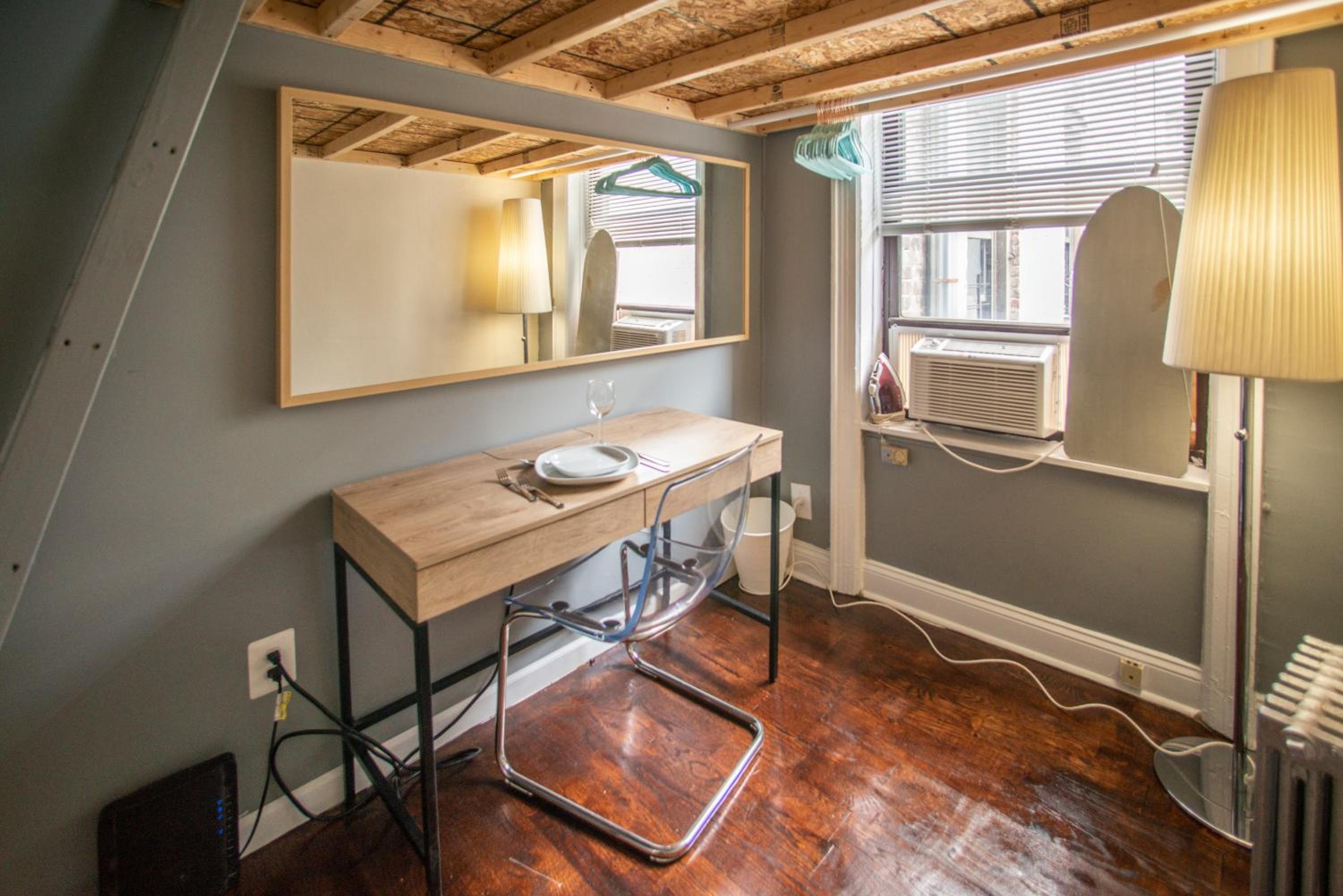 Queen Room With Shared Bathroom photo 2