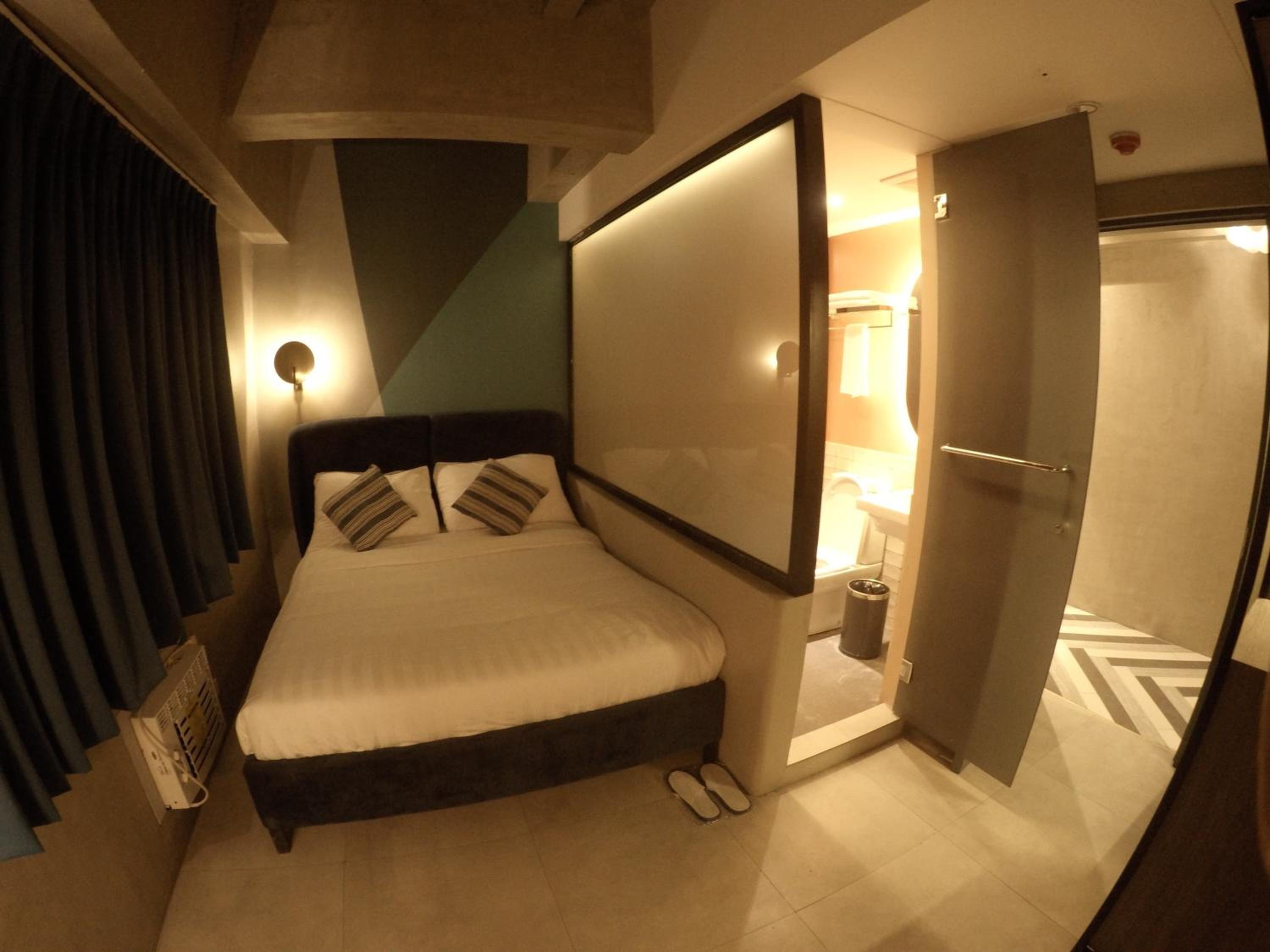 Deluxe Queen Room - Photo 2