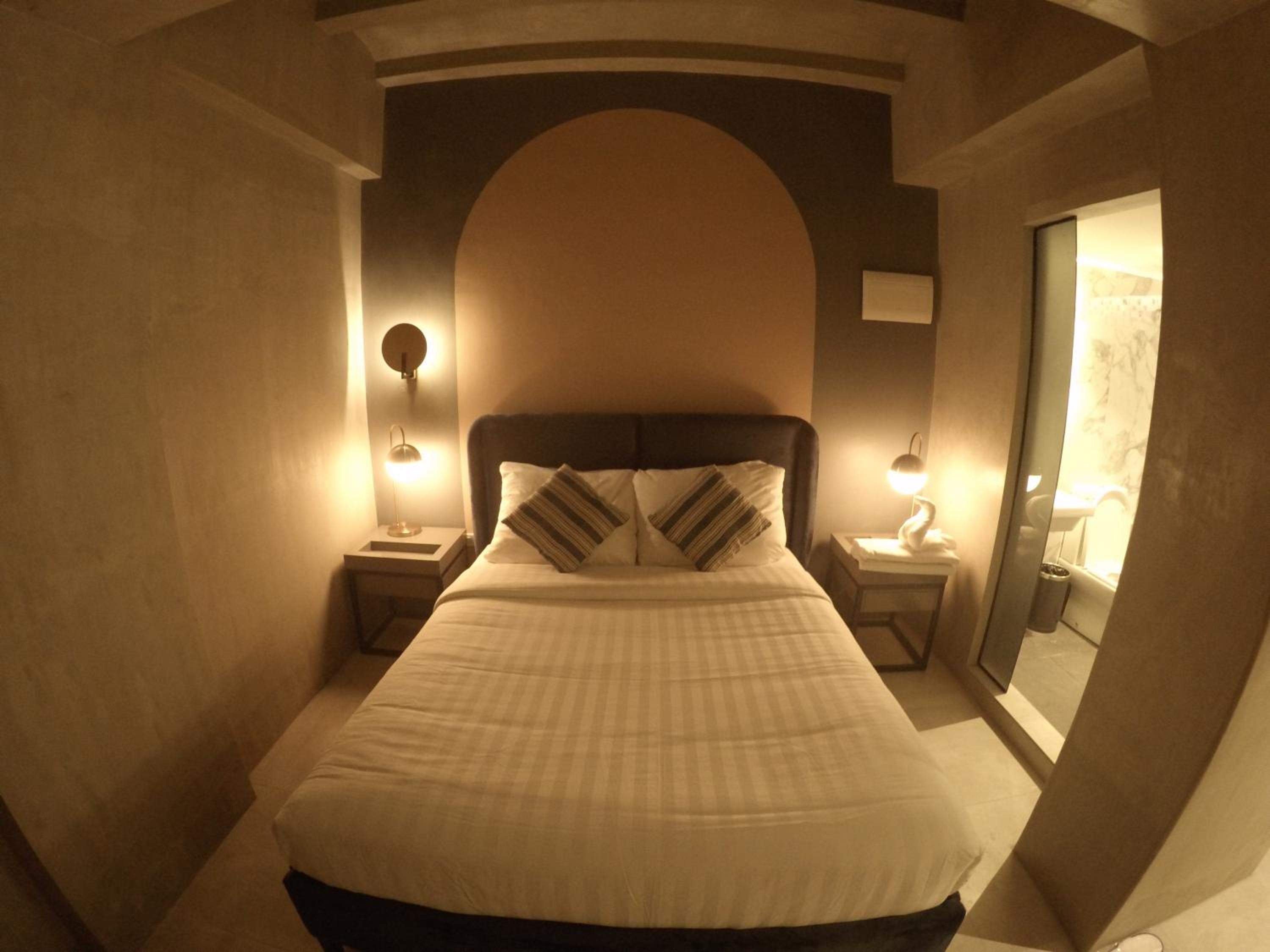 Deluxe Queen Room - Photo 3