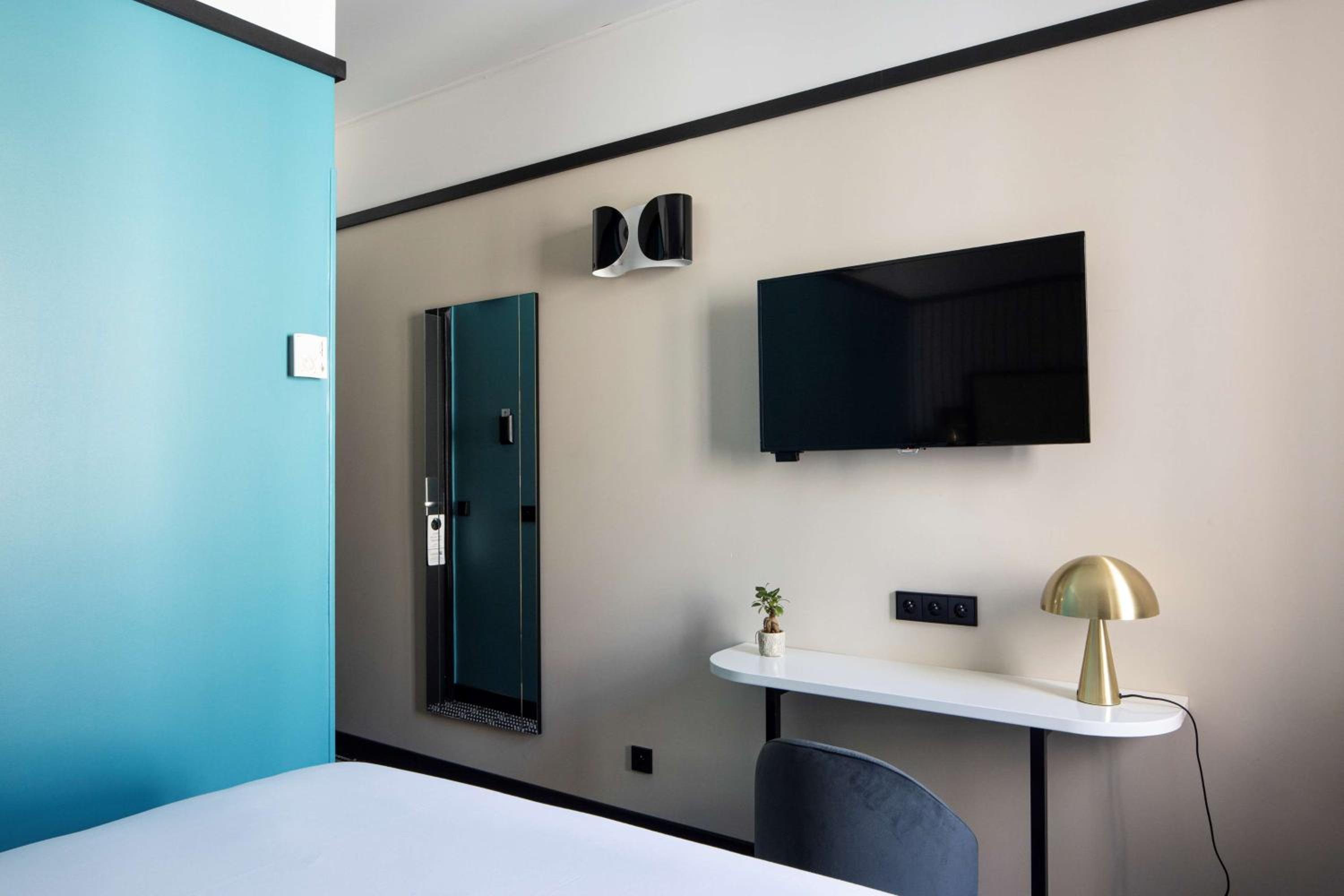 Classic Double Room - Non-Smoking - Photo 9