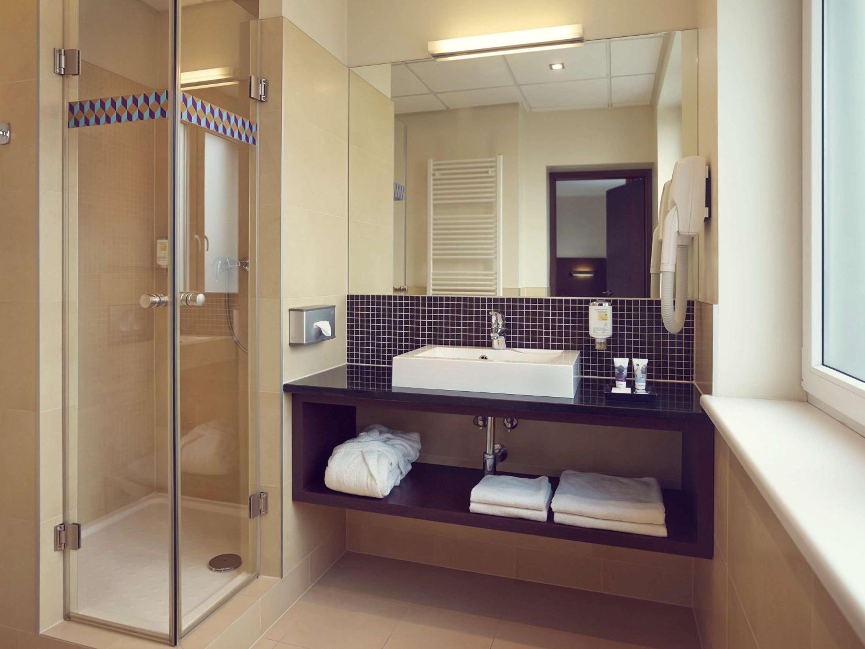 Classic Twin Room - Photo 12