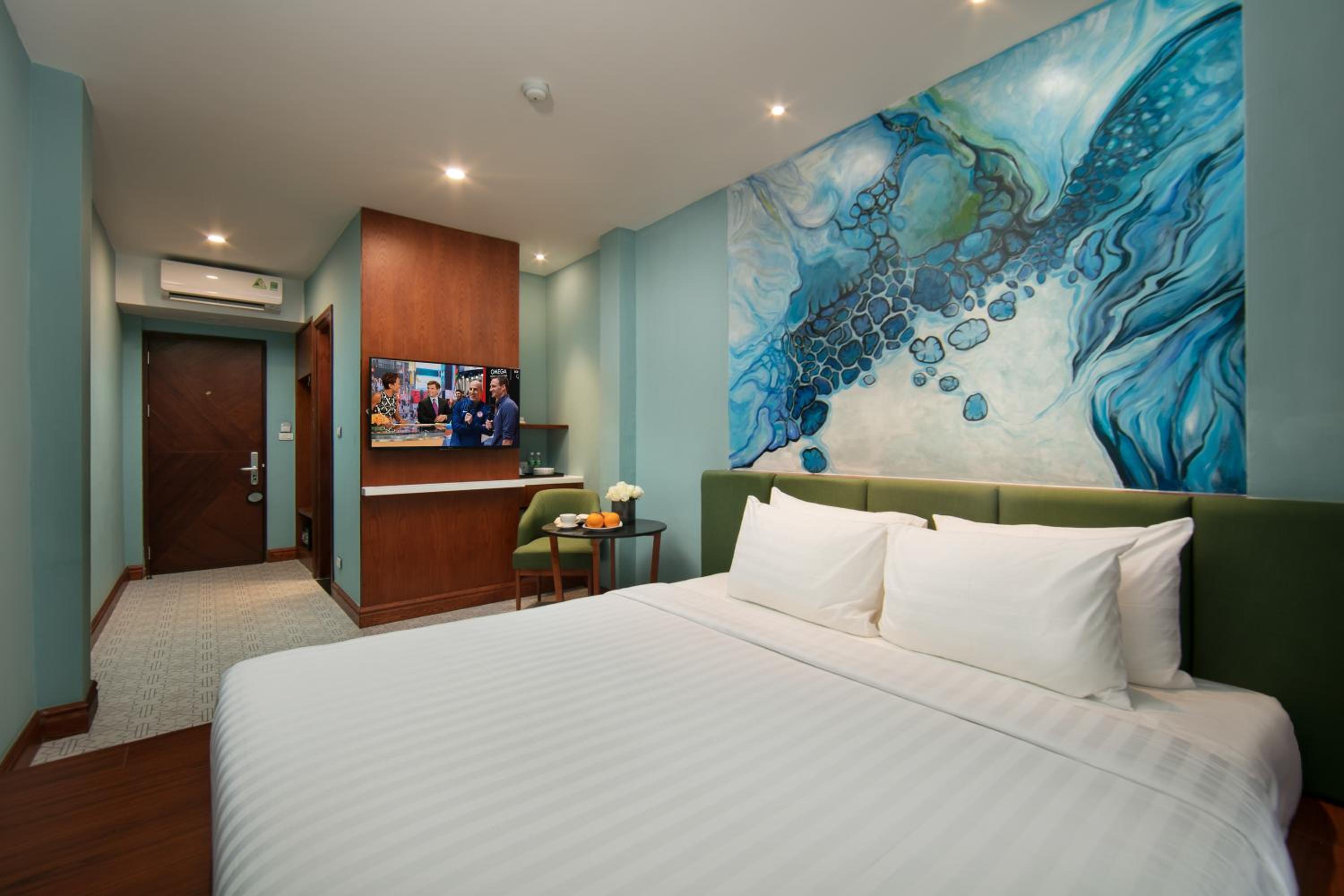 Deluxe King Room photo 1