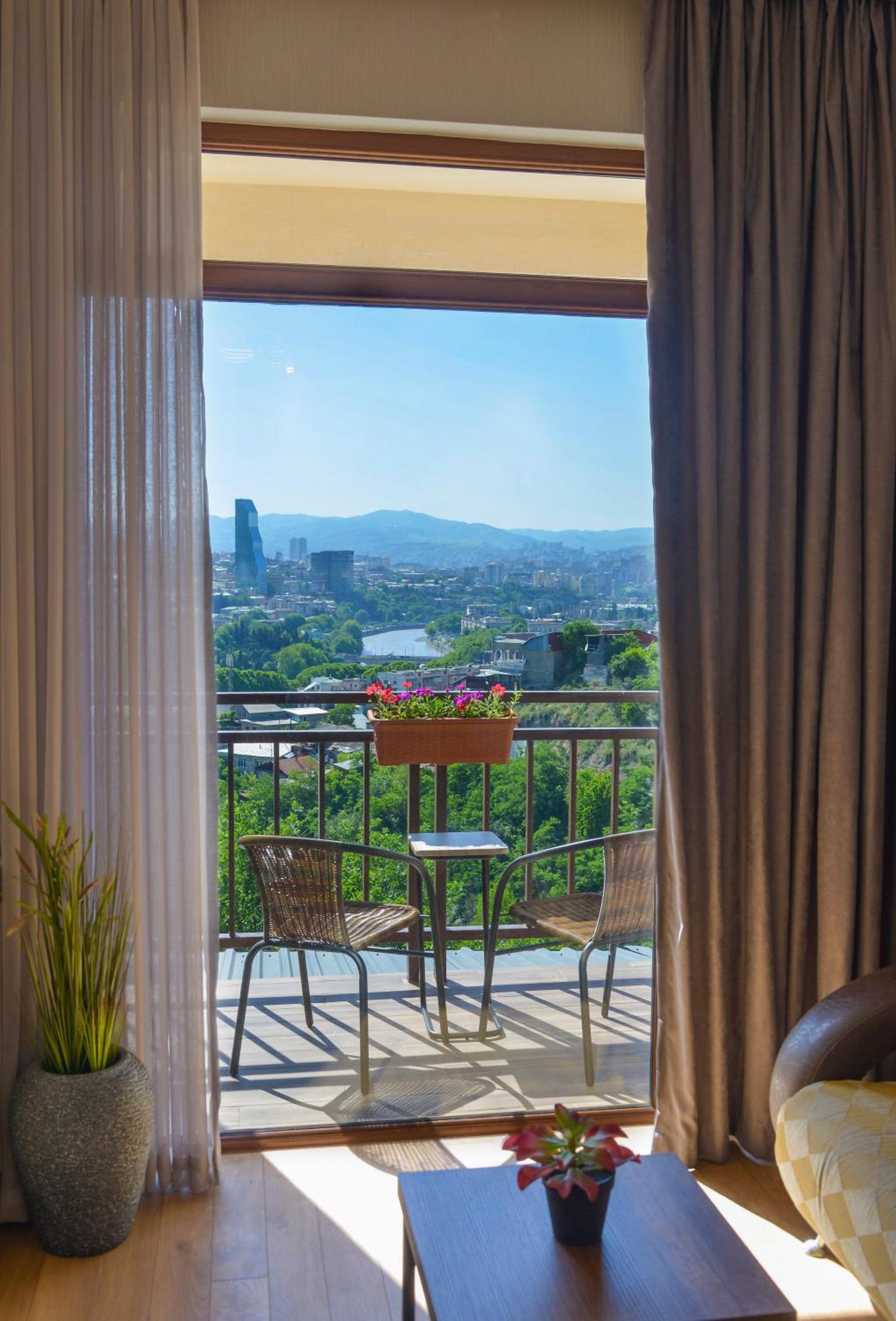 King Room with Balcony - Photo 3