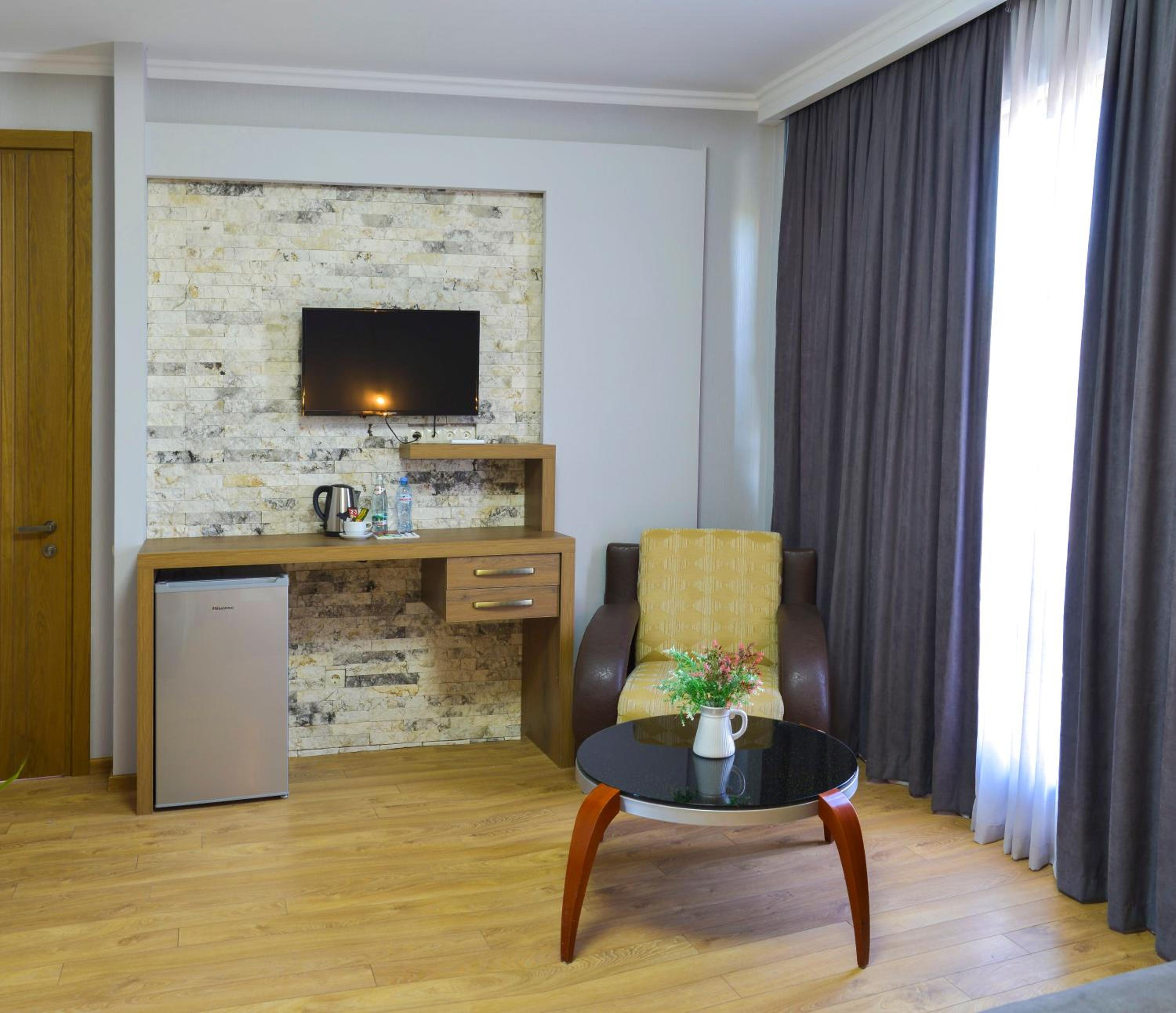 King Room with Garden View - Photo 6