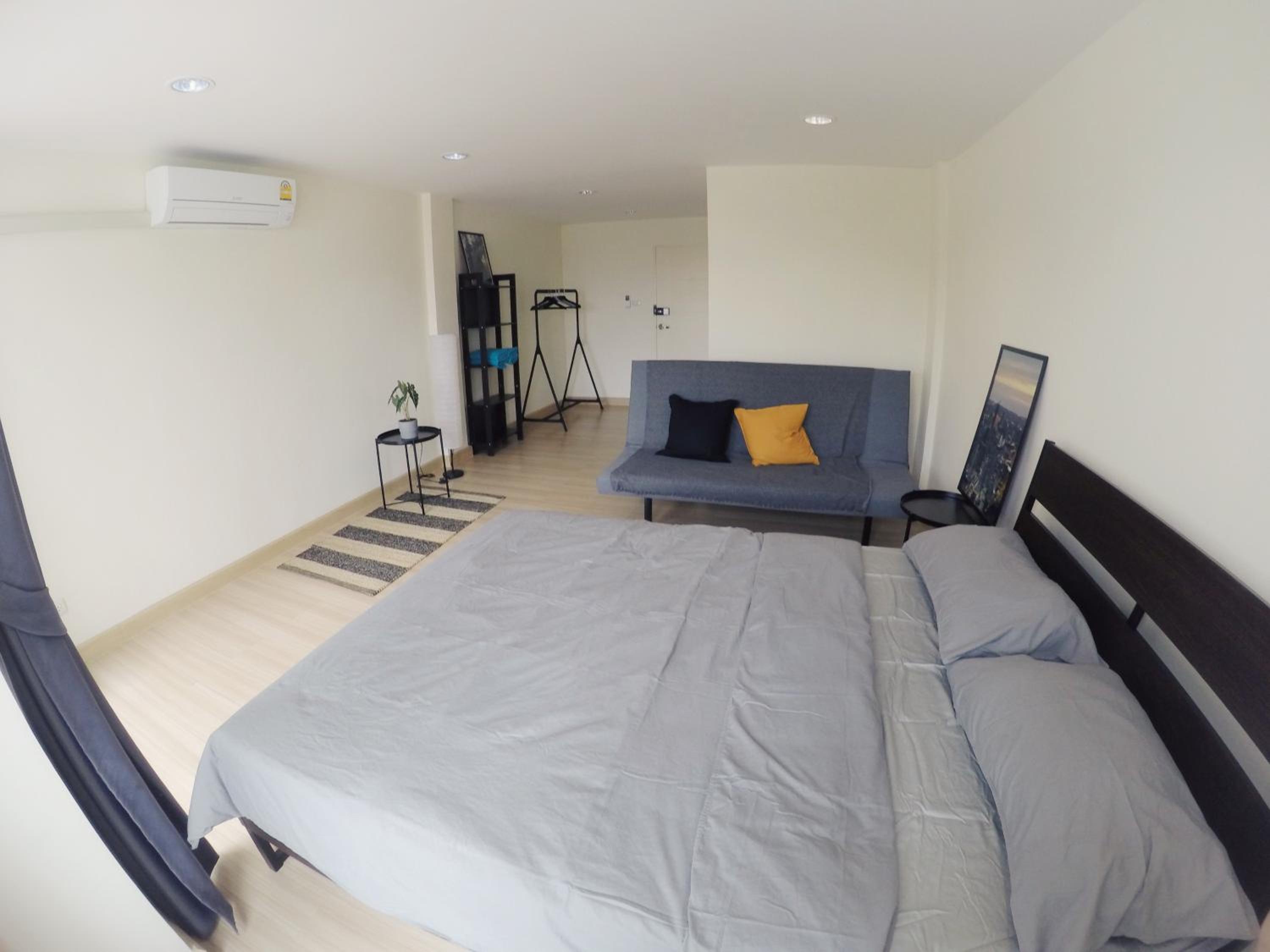 One-Bedroom Apartment photo 1