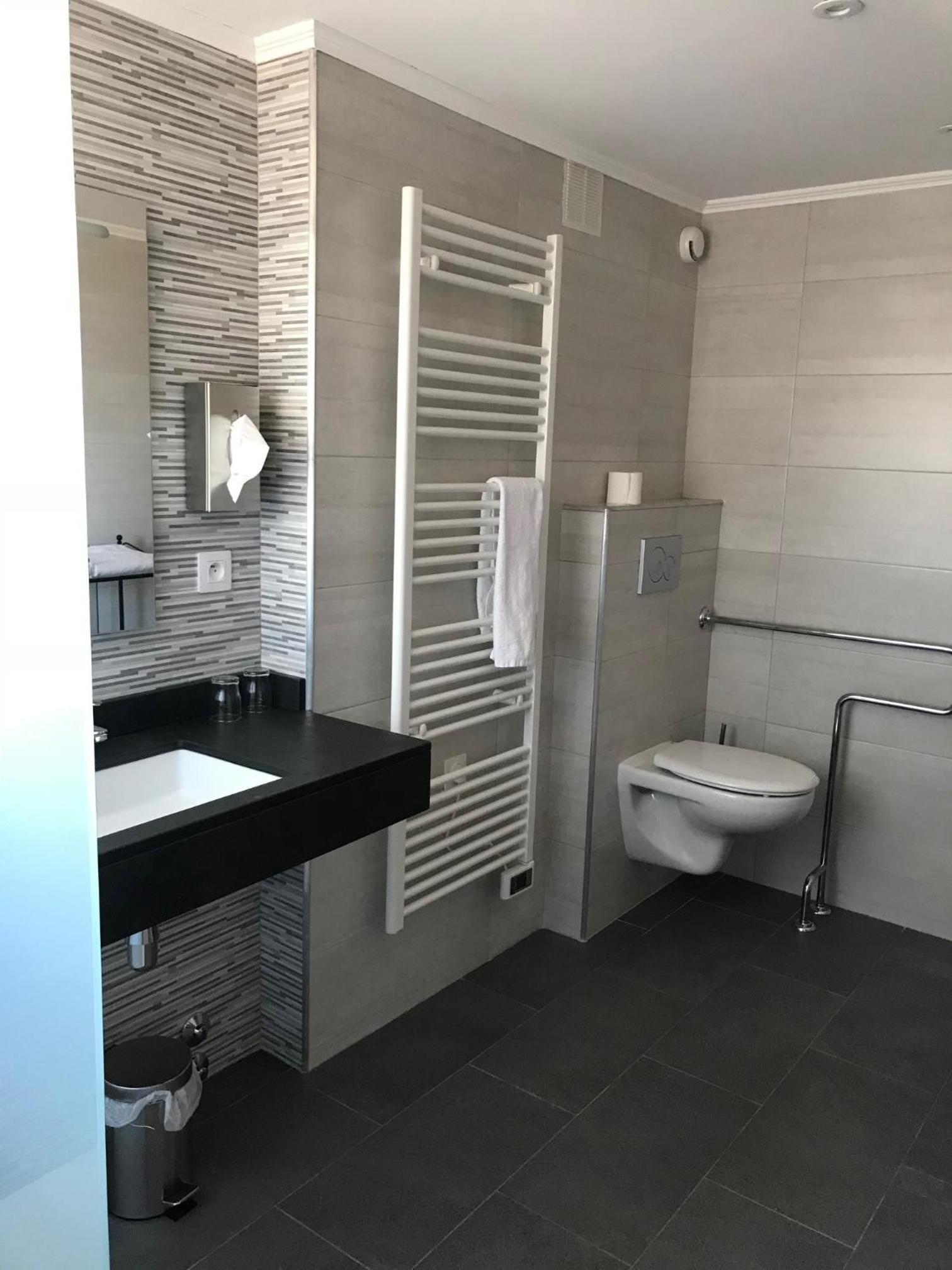 Deluxe Double Room with Balcony photo 3