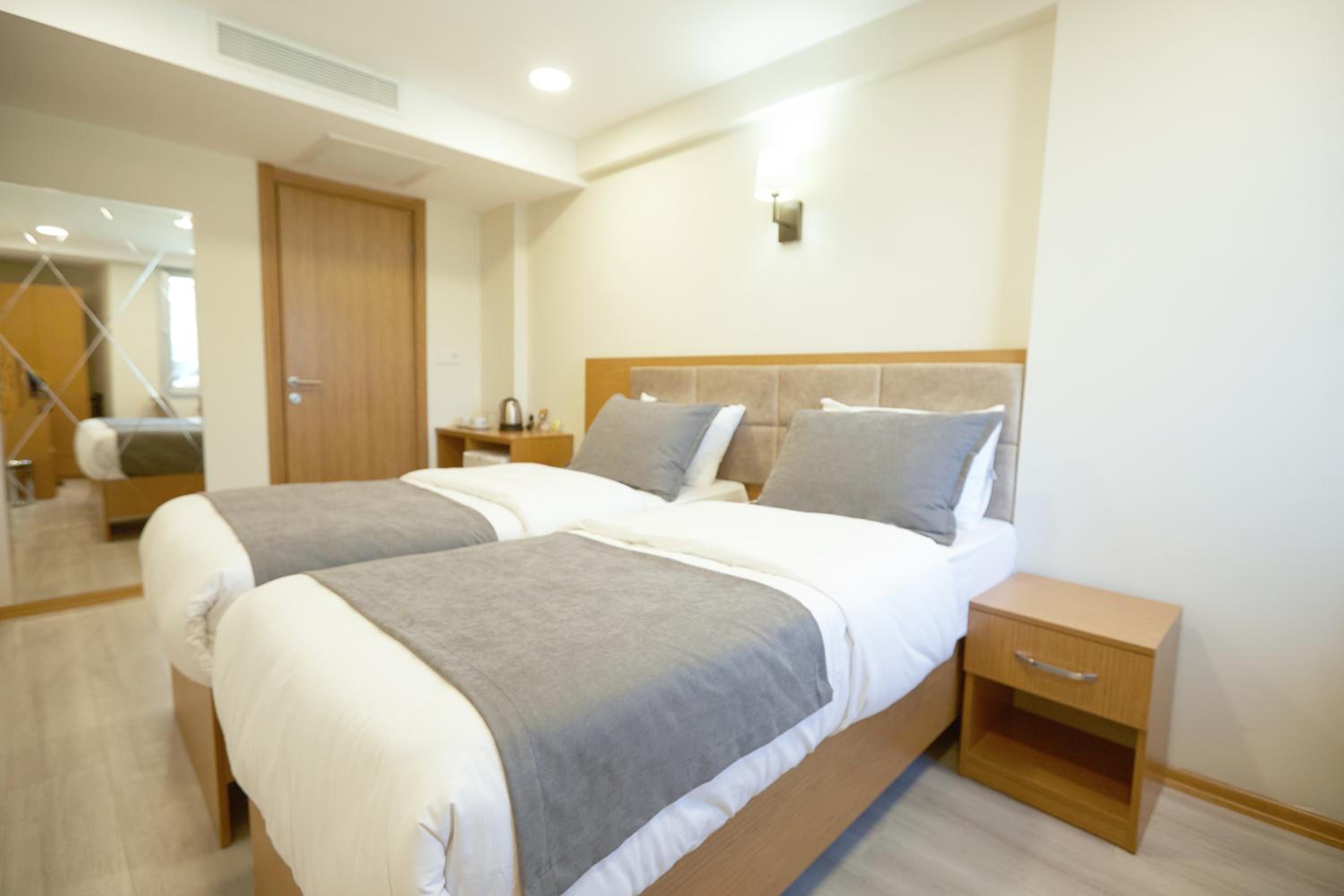 Standard Twin Room with City View photo 2