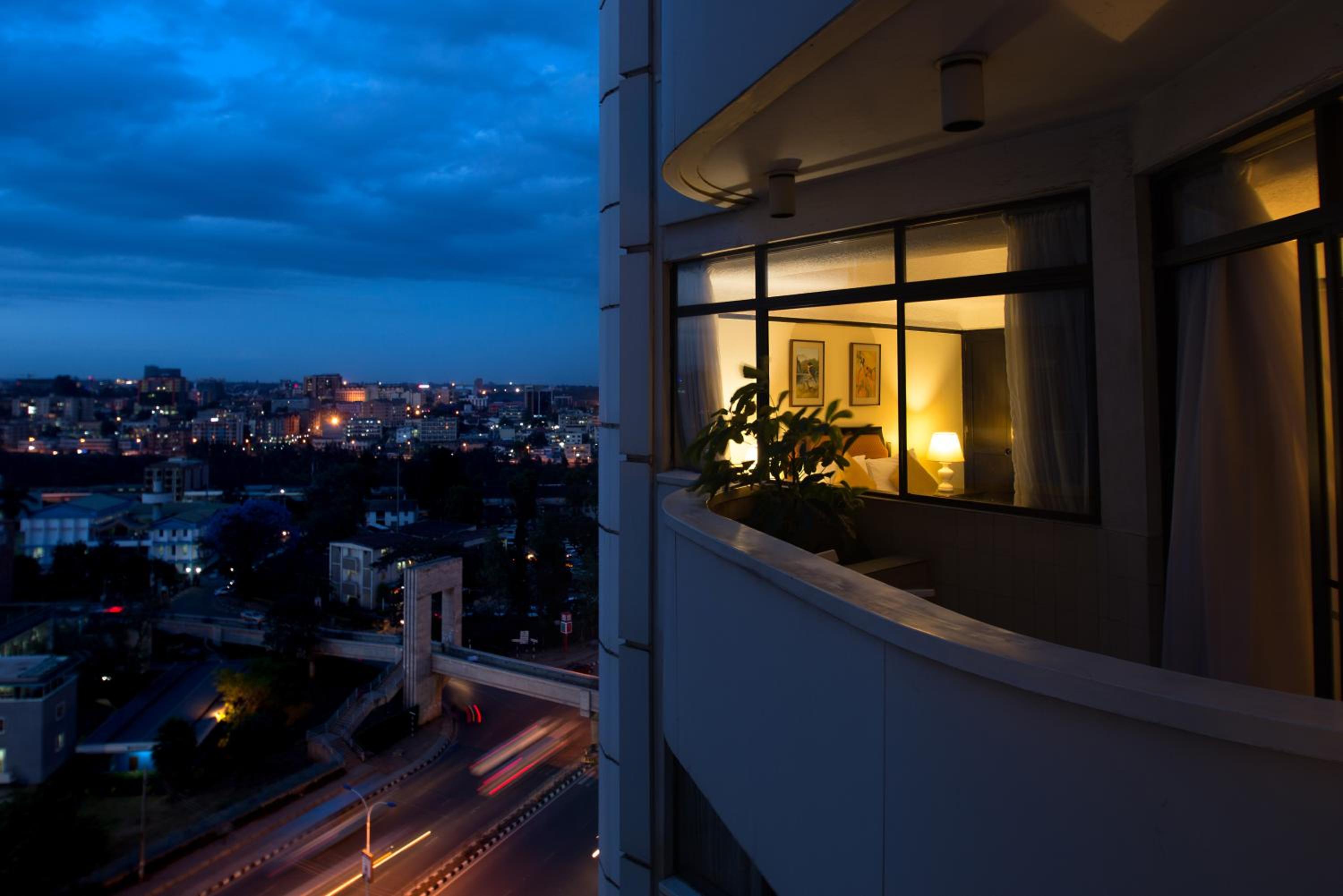 Suite with Balcony - Photo 10