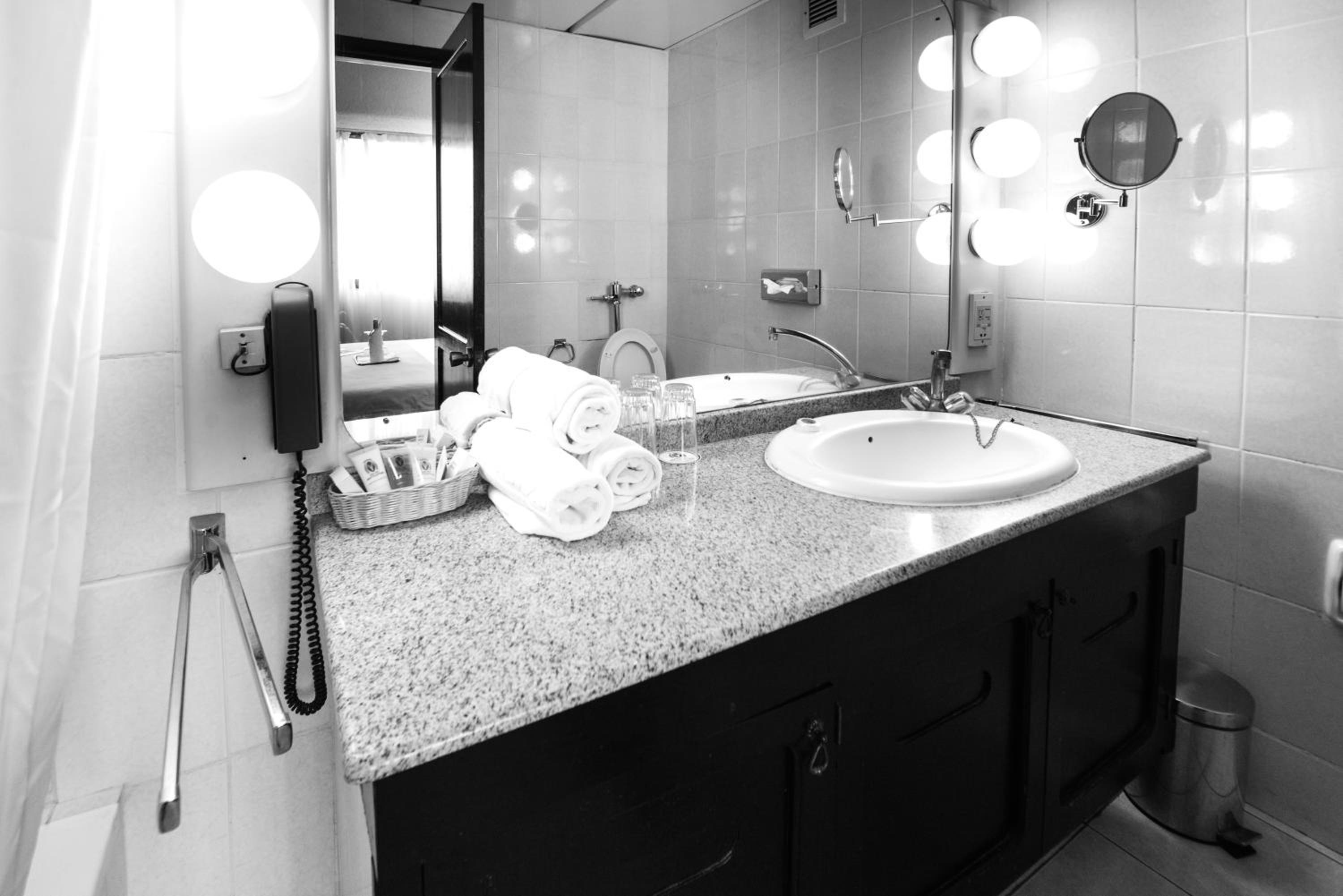 Panoramic Suite - Photo 17
