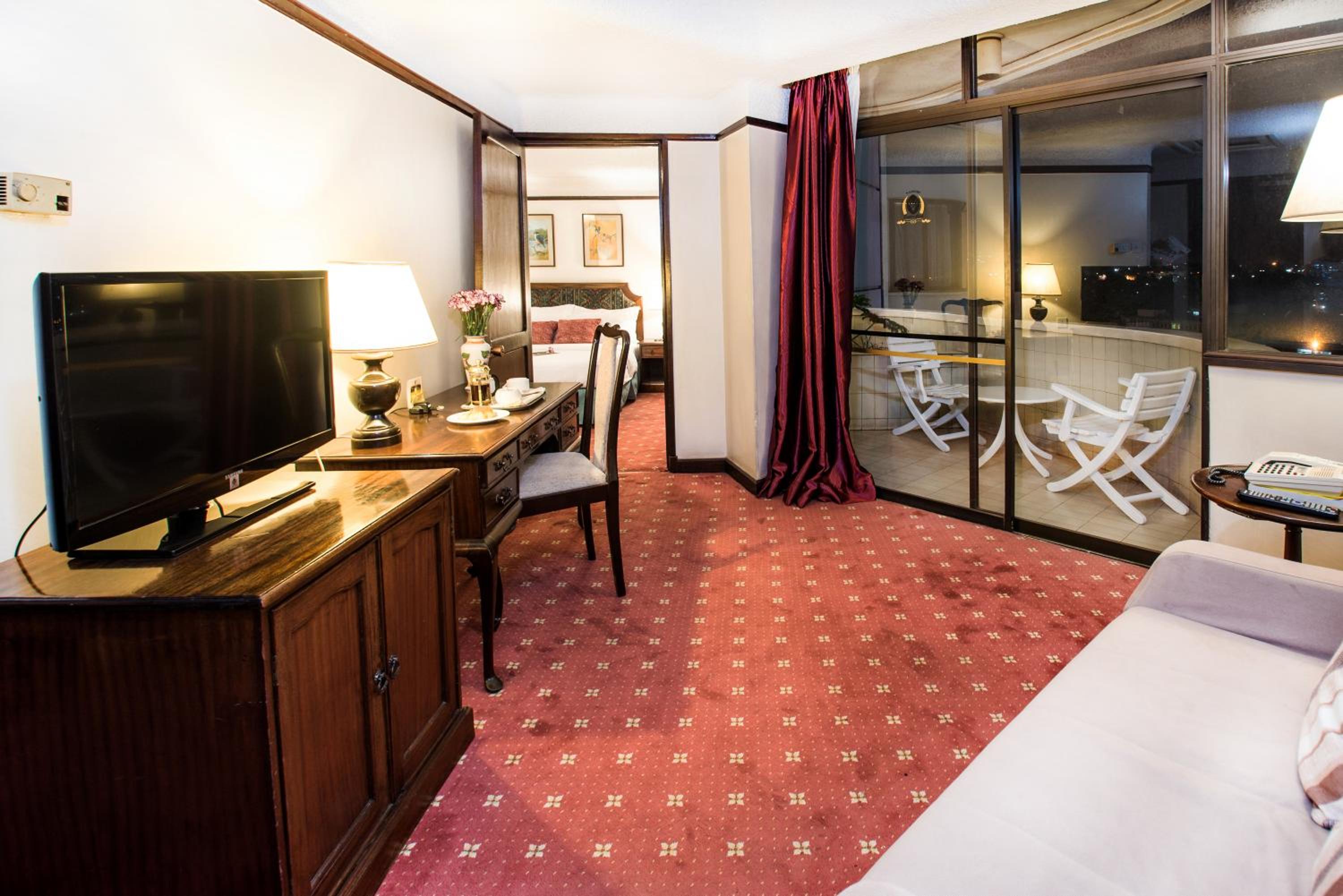 Suite with Balcony - Photo 8