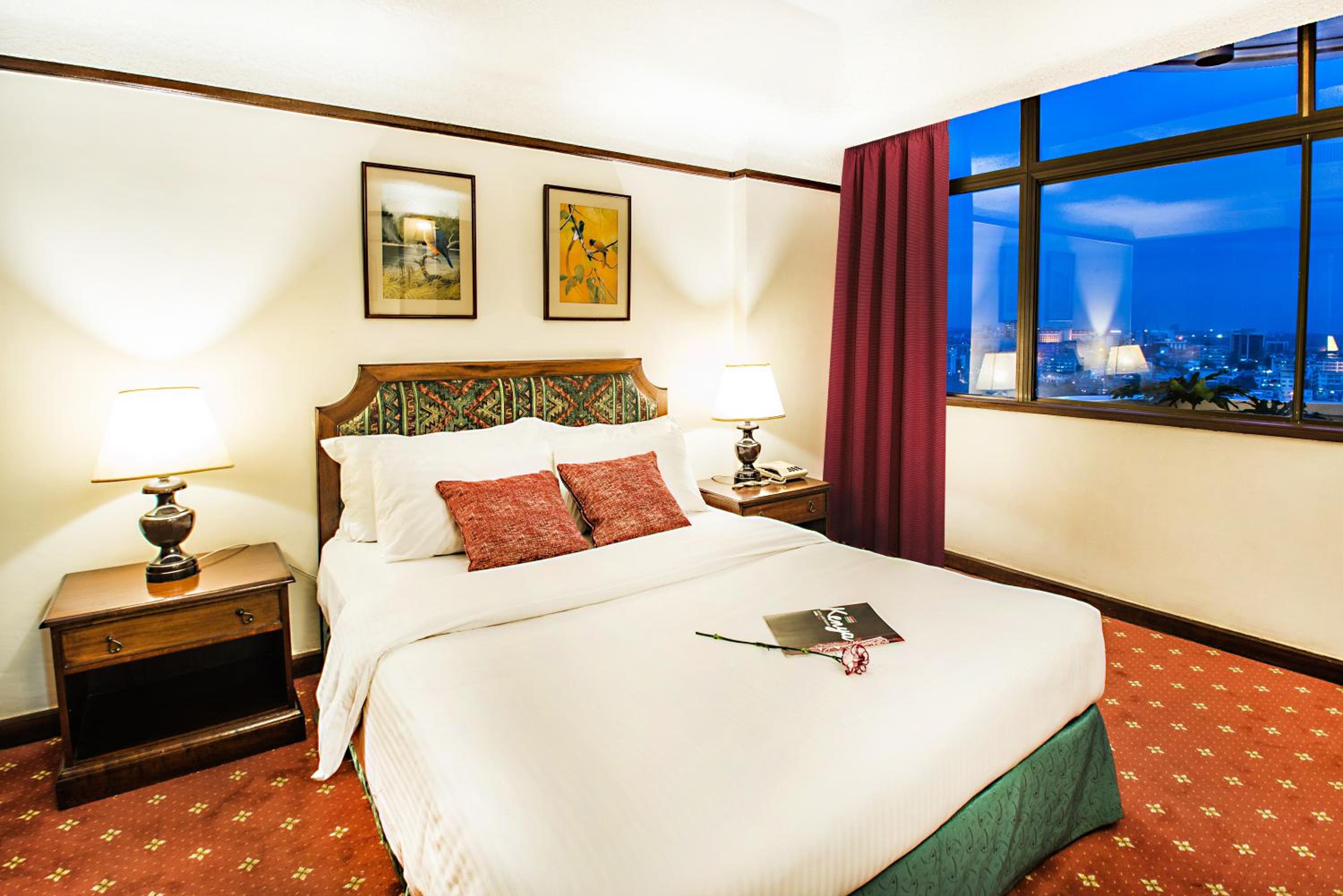 Suite with Balcony - Photo 4