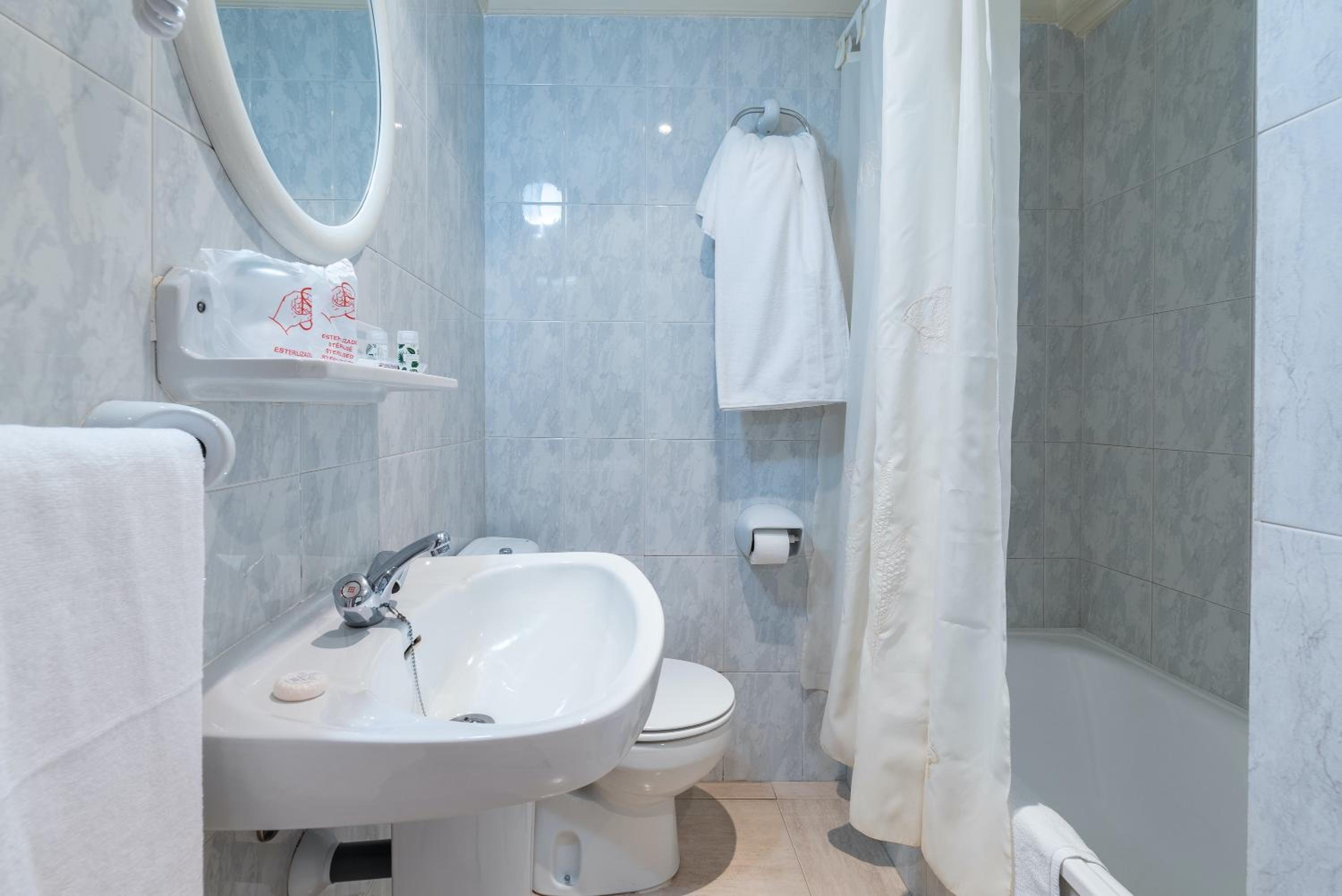 Double Room - Photo 2