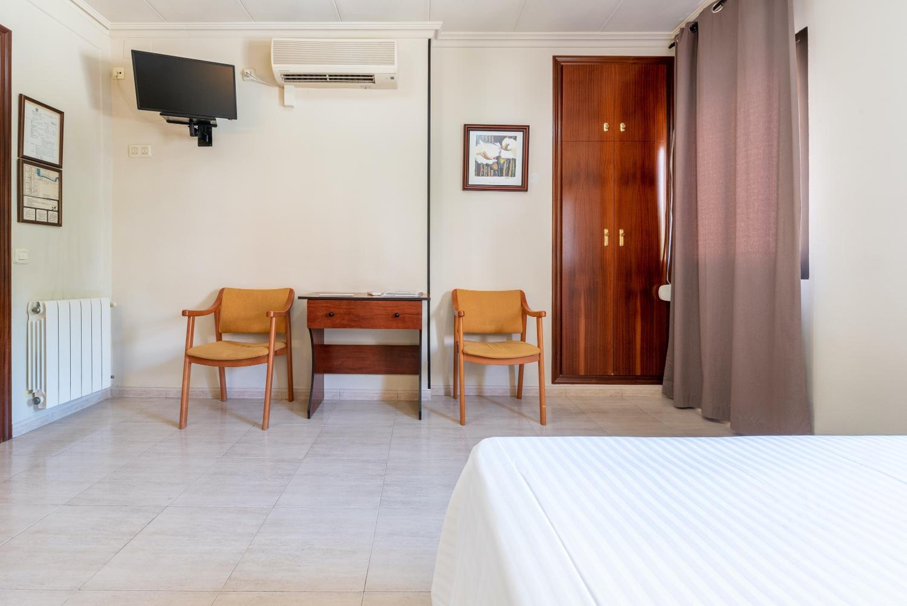 Double Room - Photo 5