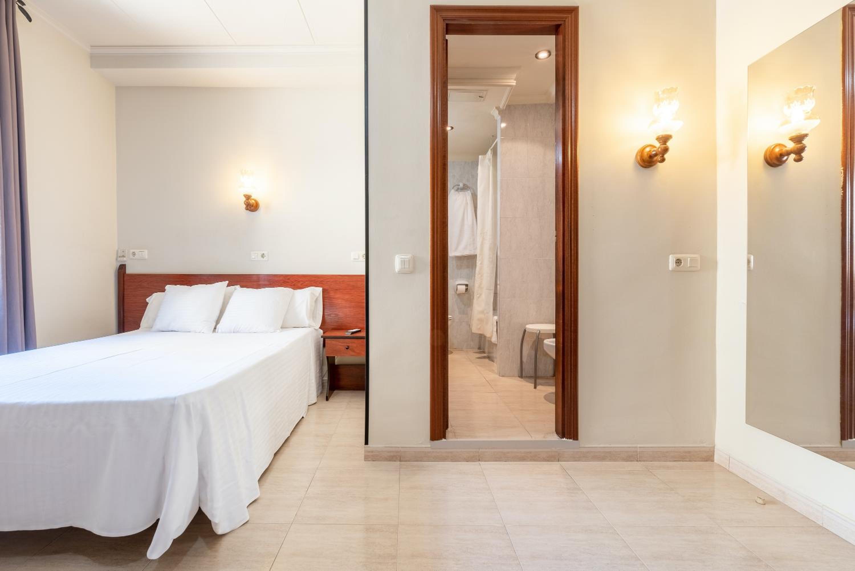 Double Room - Photo 6