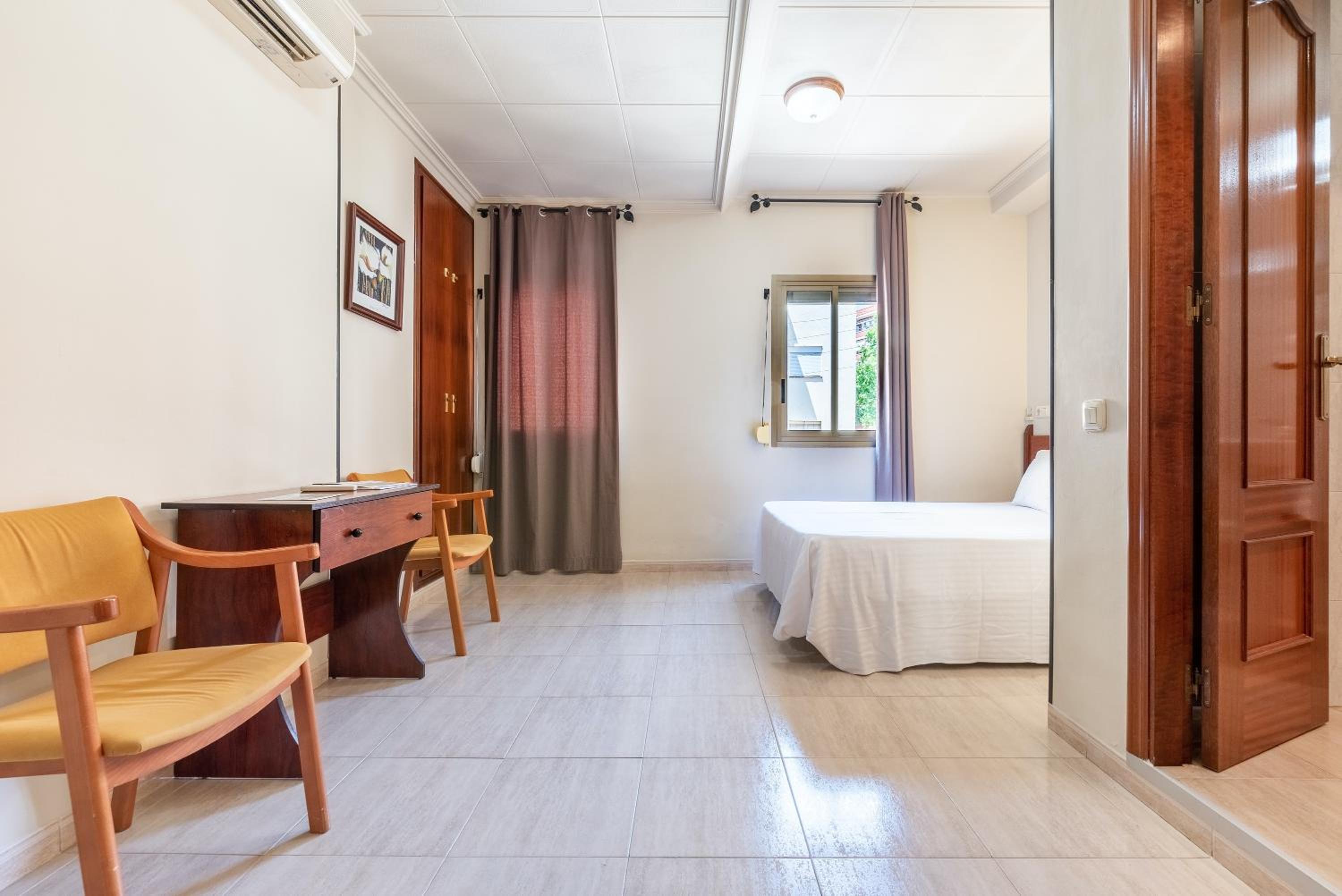 Double Room - Photo 10