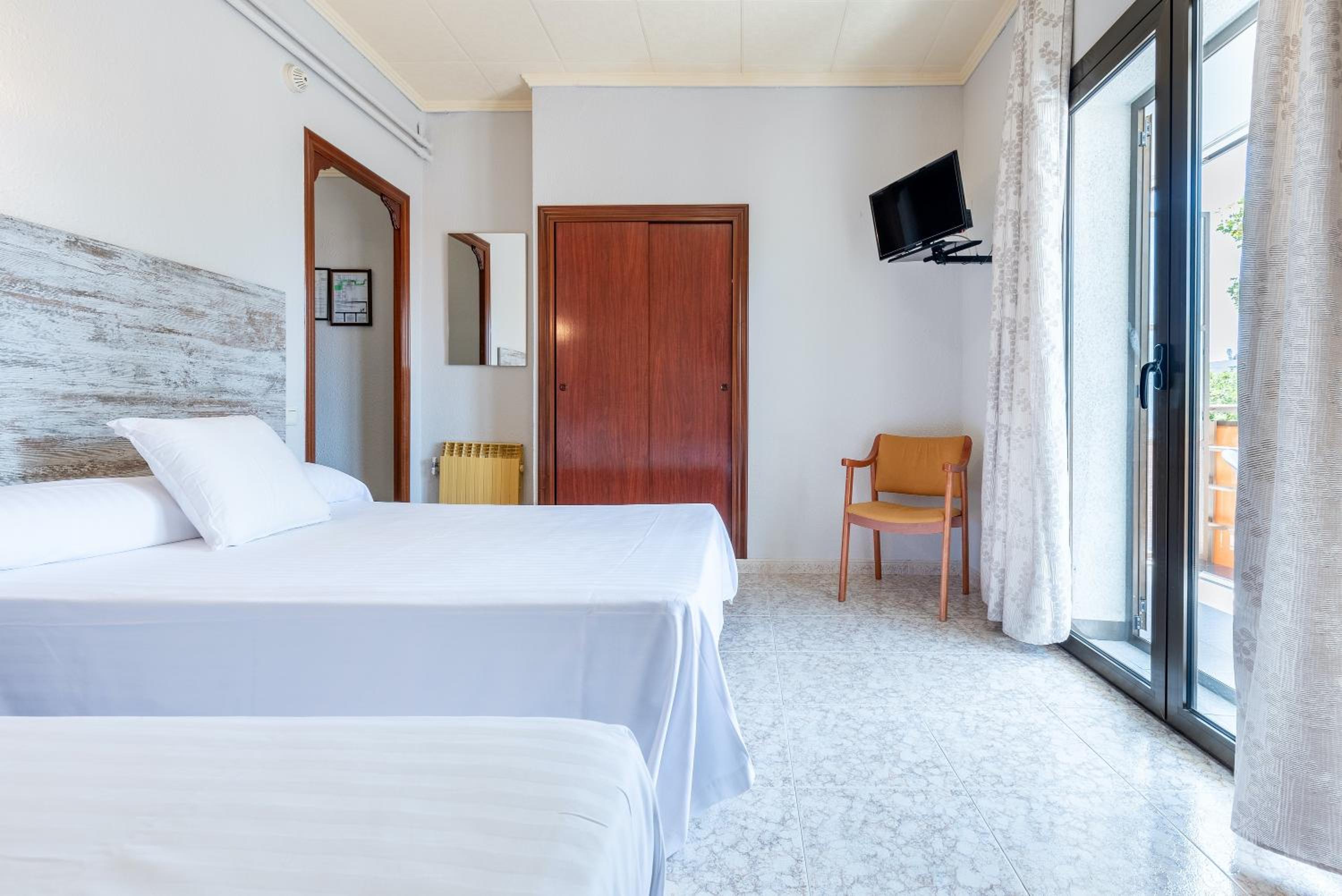 Double Room with Extra Bed - Photo 3