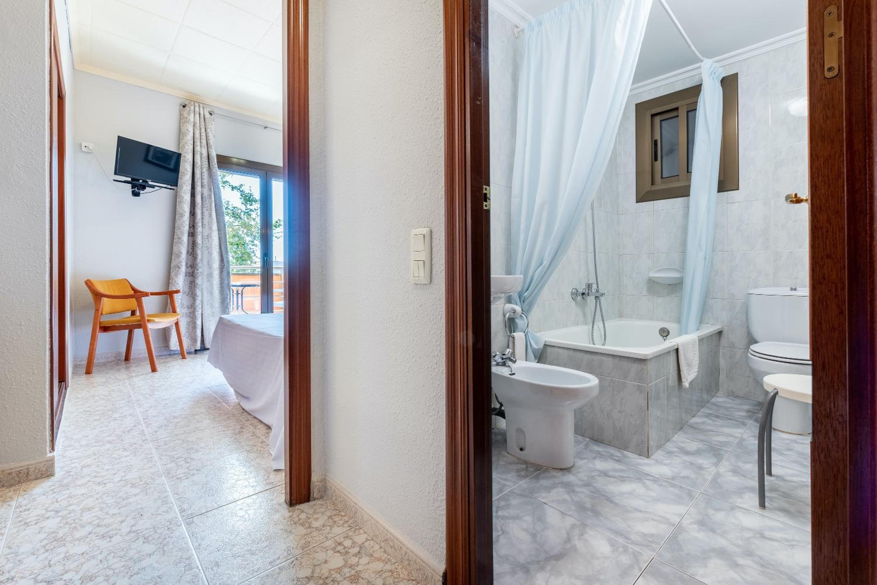 Double Room with Extra Bed - Photo 7