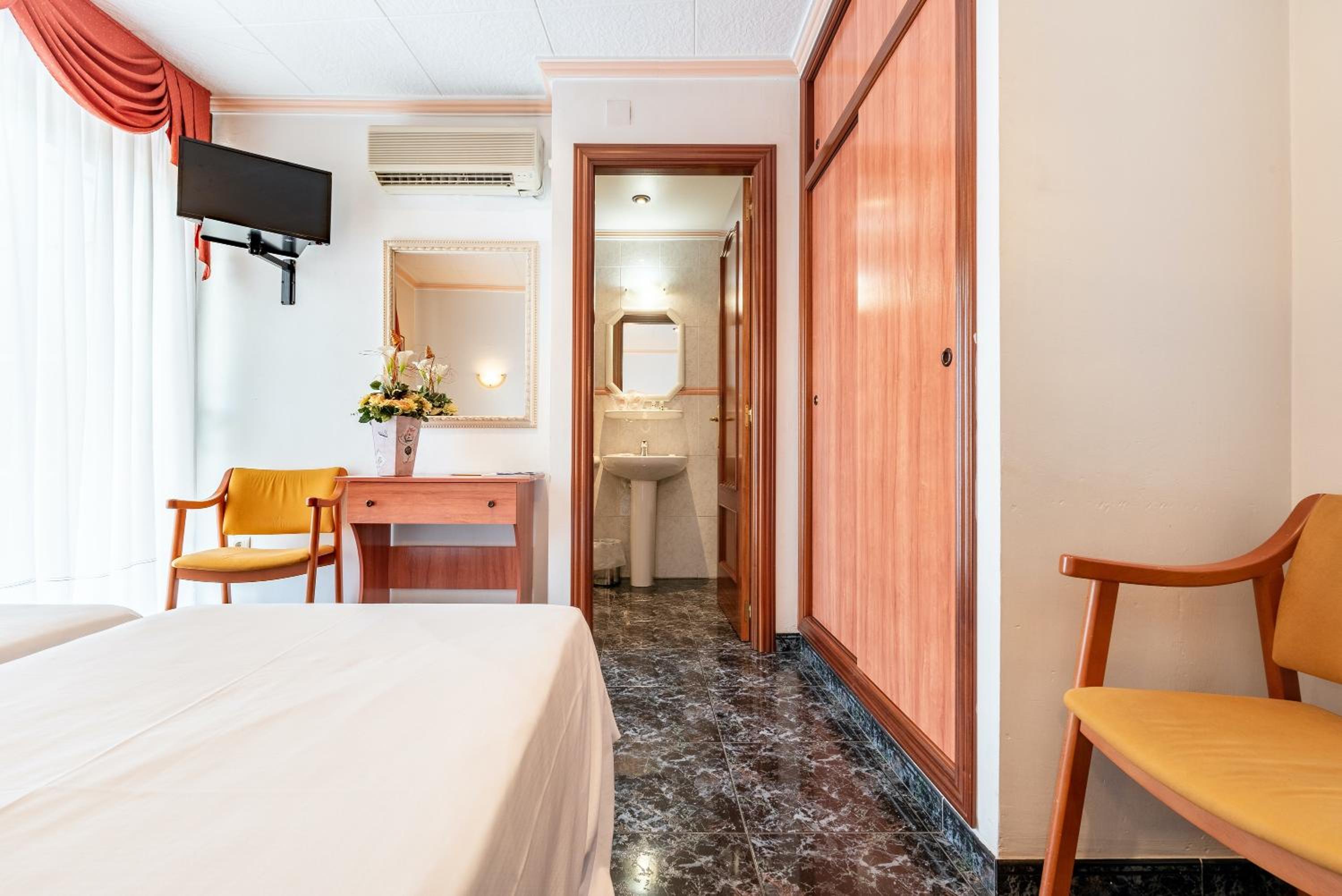 Twin Room - Photo 4
