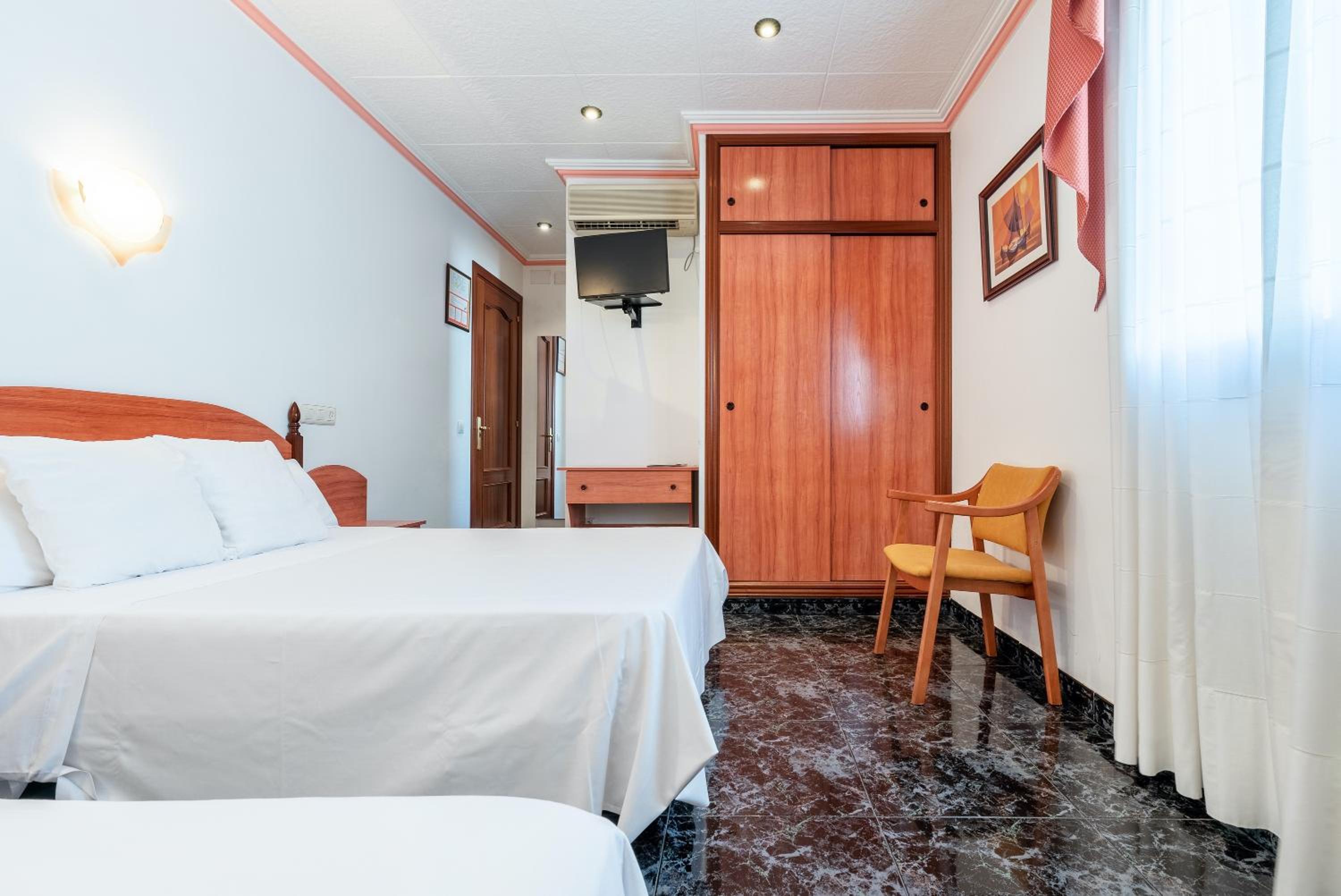 Double Room with Extra Bed - Photo 11