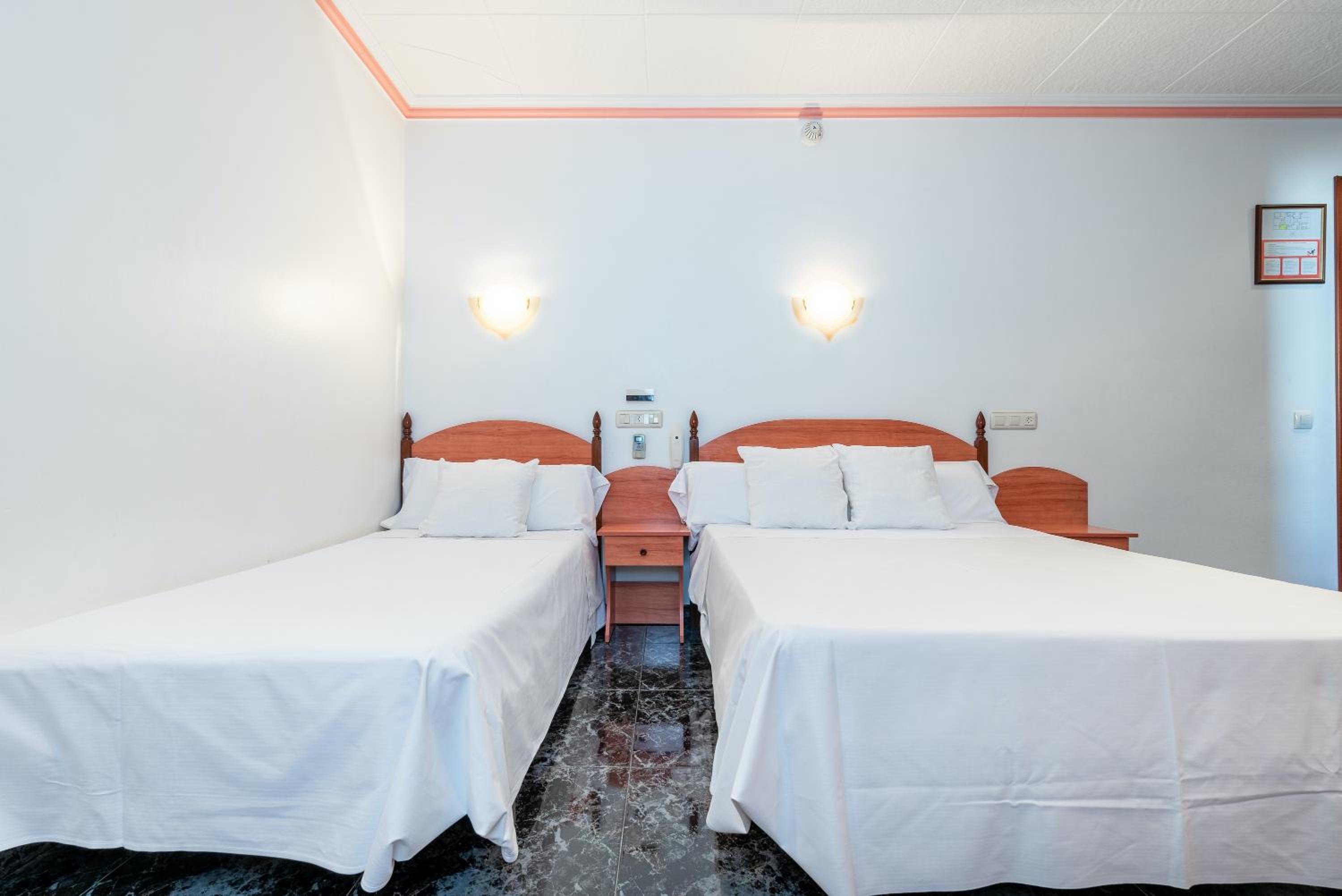 Double Room with Extra Bed - Photo 13