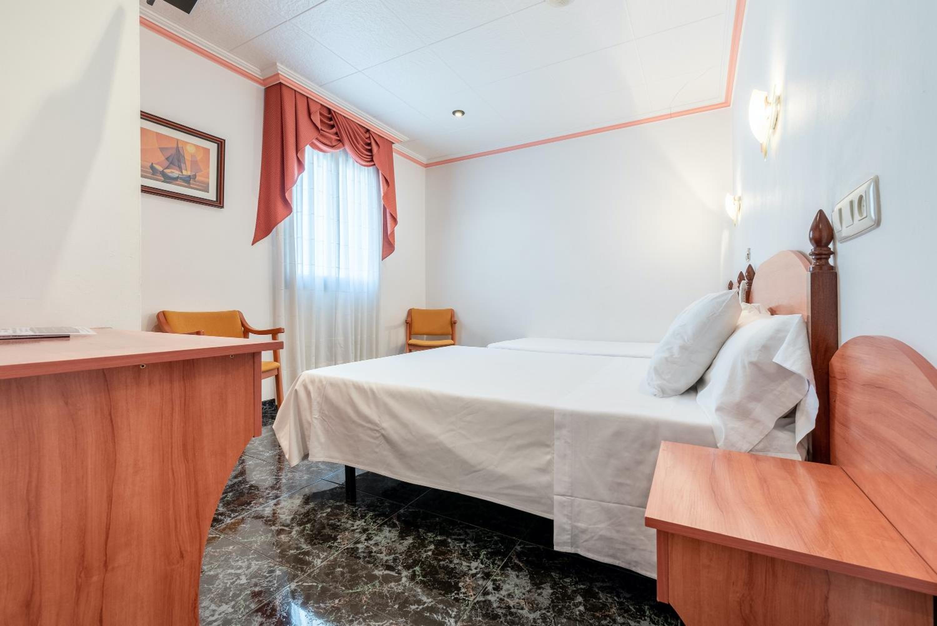 Double Room with Extra Bed - Photo 10