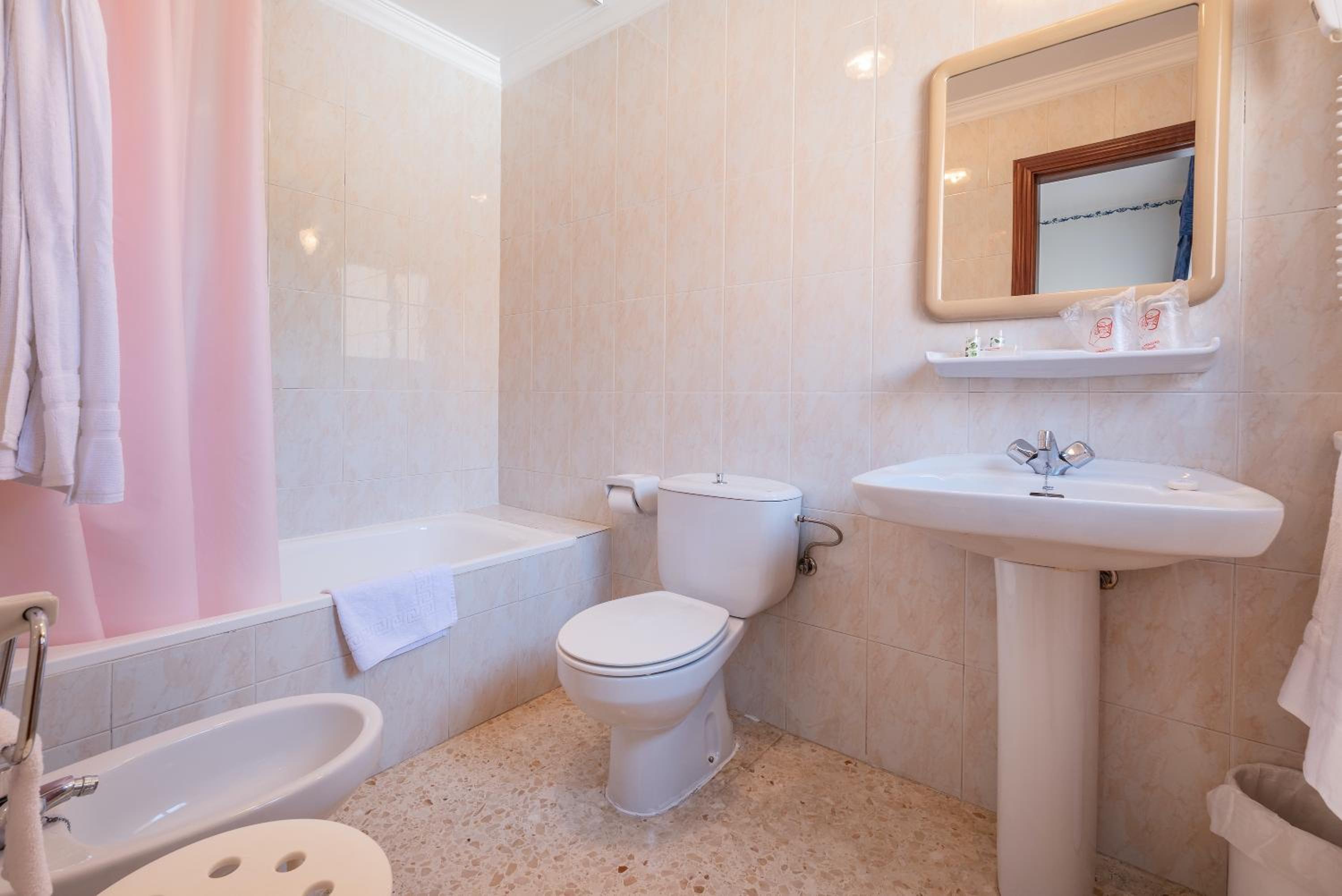 Triple Room - Photo 6