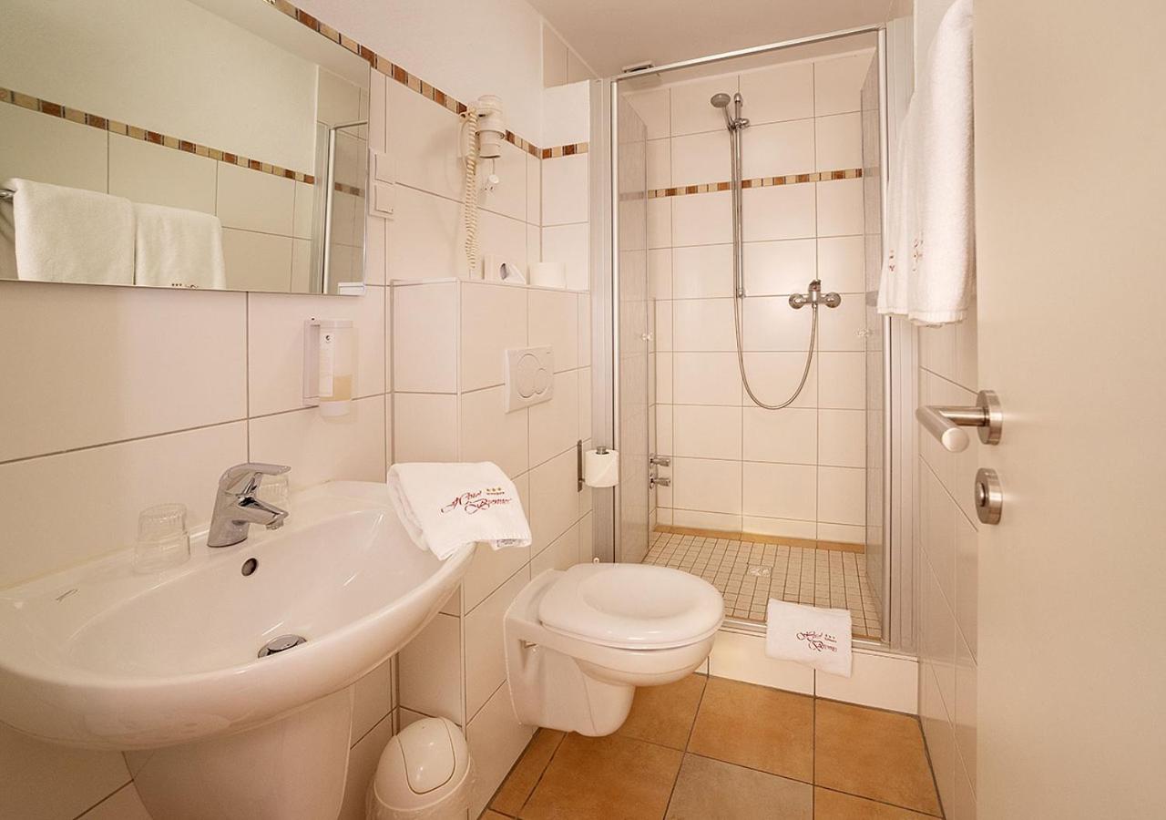 Standard Double or Twin Room - Photo 5