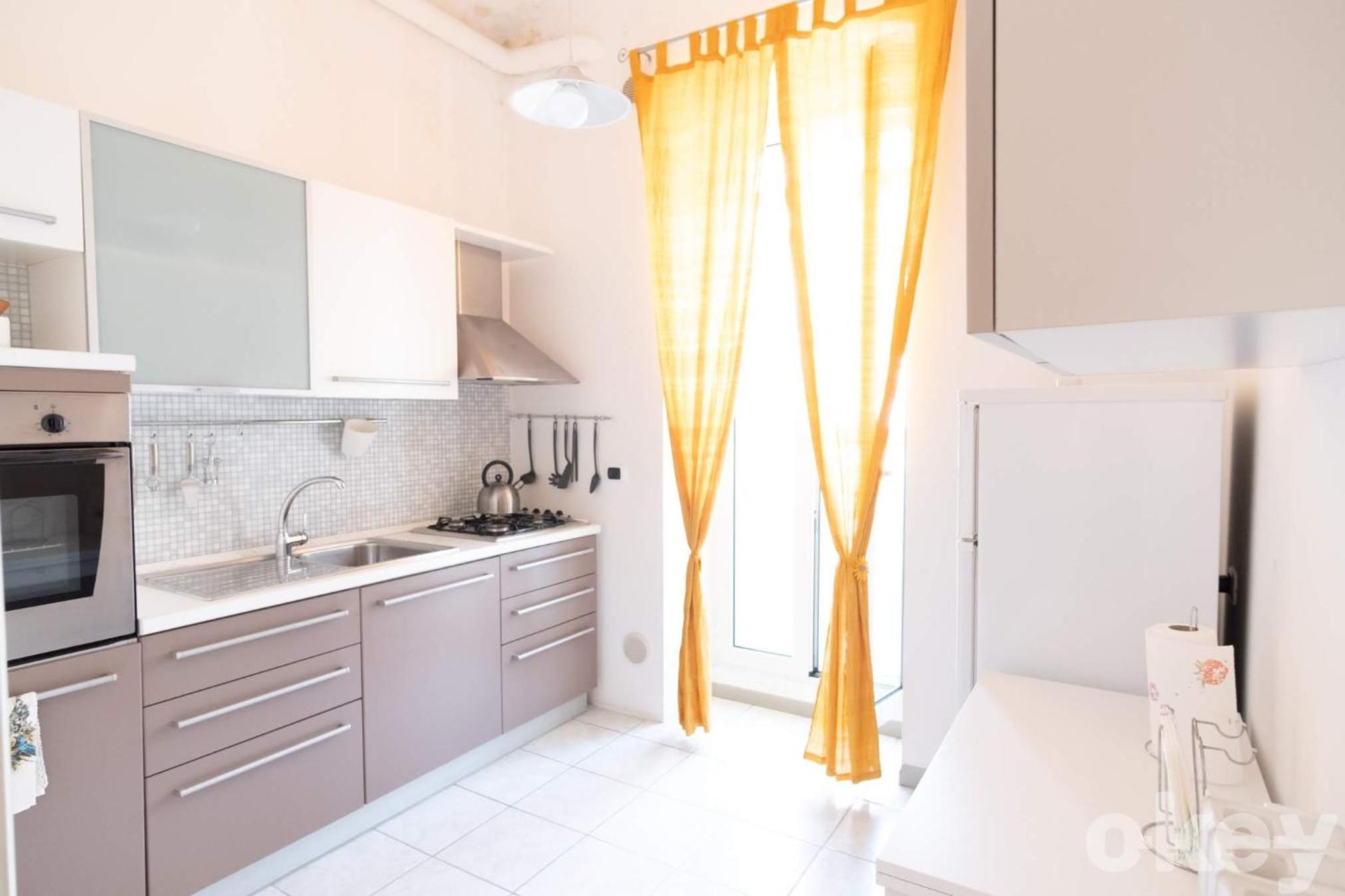 One-Bedroom Apartment - Photo 2