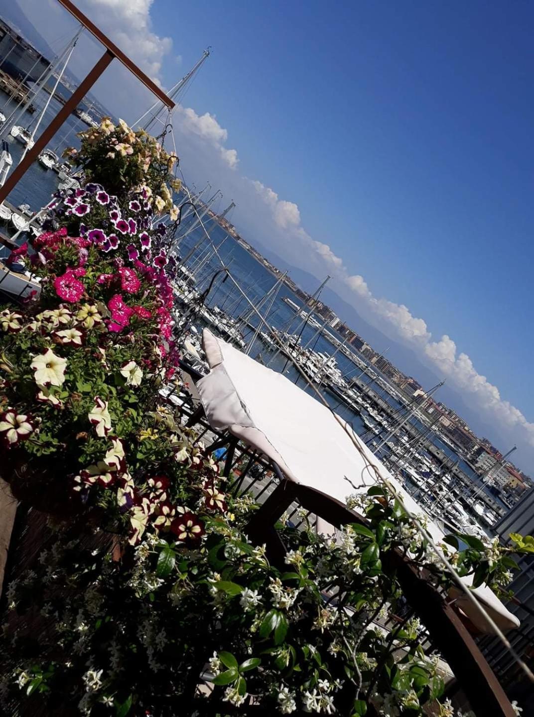 Studio with Sea View and Terrace - Photo 10