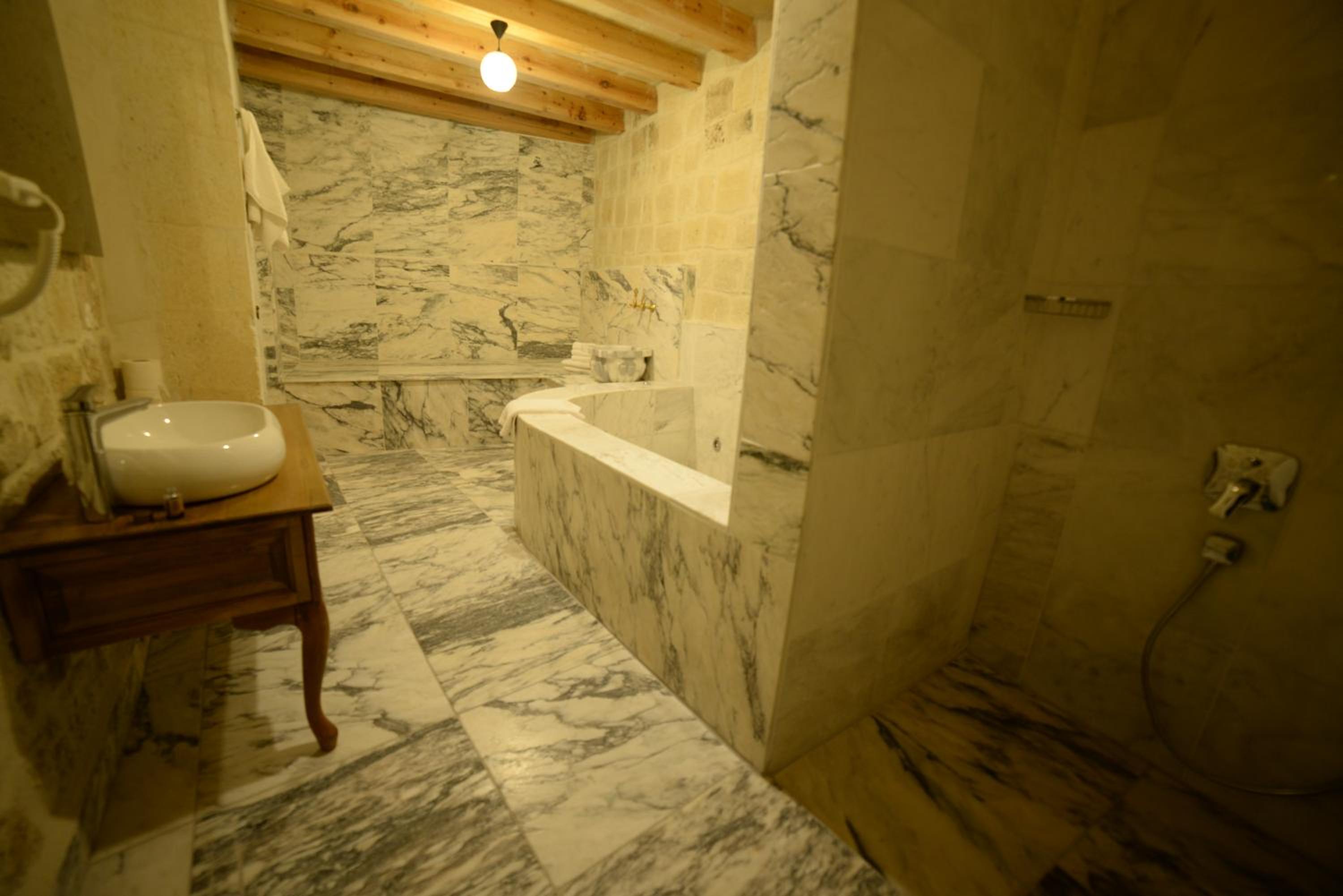 Deluxe Room - Photo 4