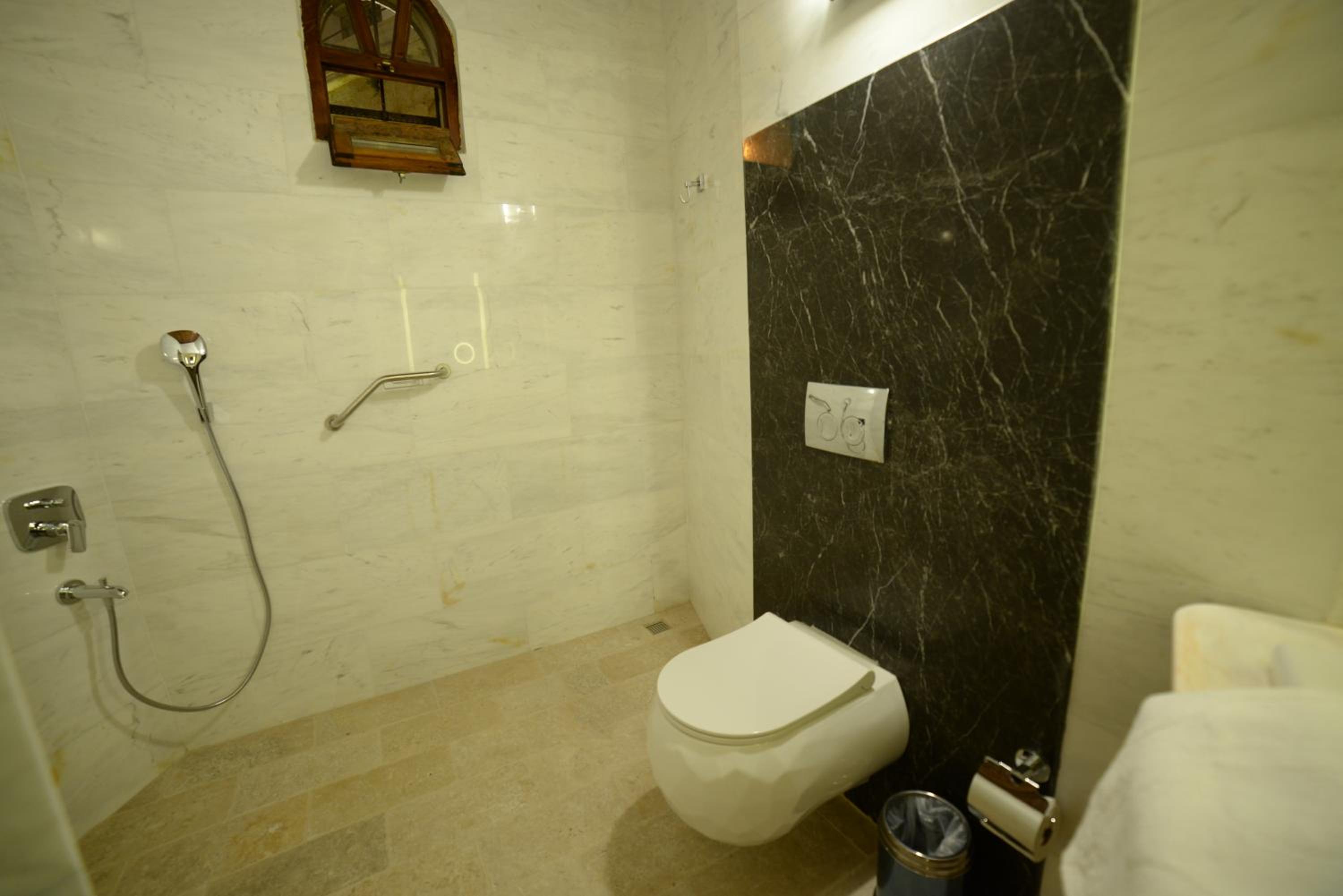 Stone Arch Room - Photo 2