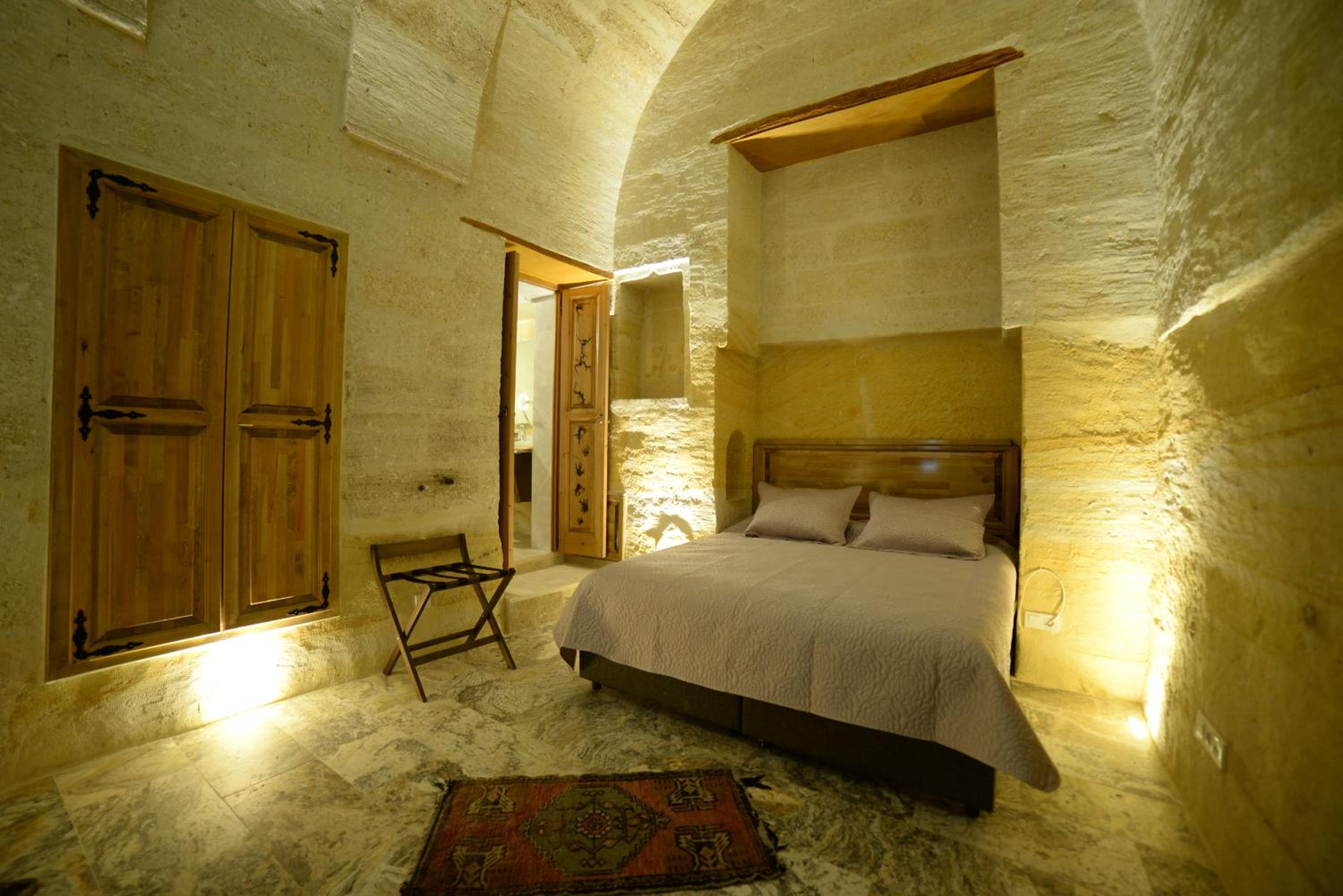 Stone Arch Room - Photo 1