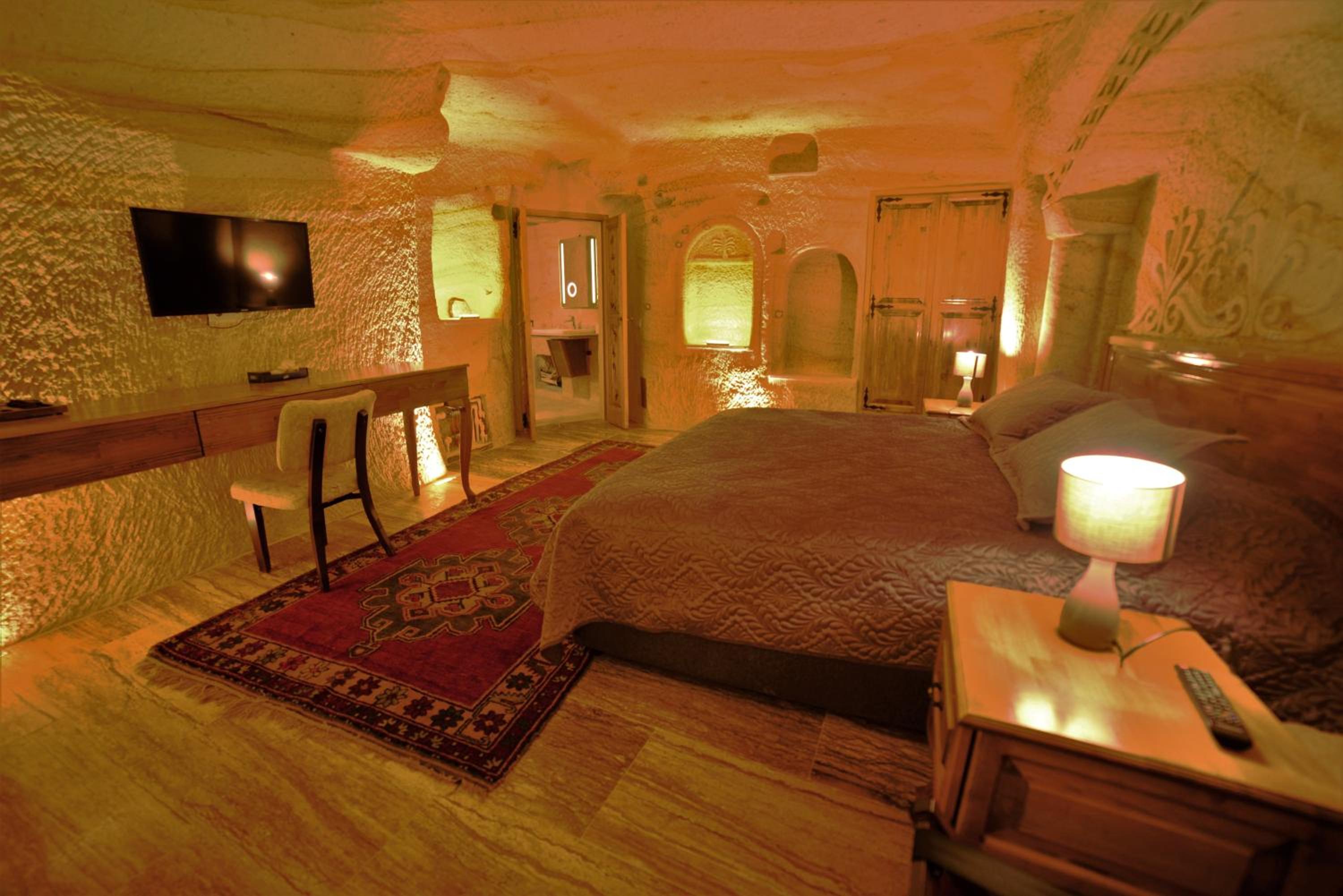 Cave Deluxe Room - Photo 9