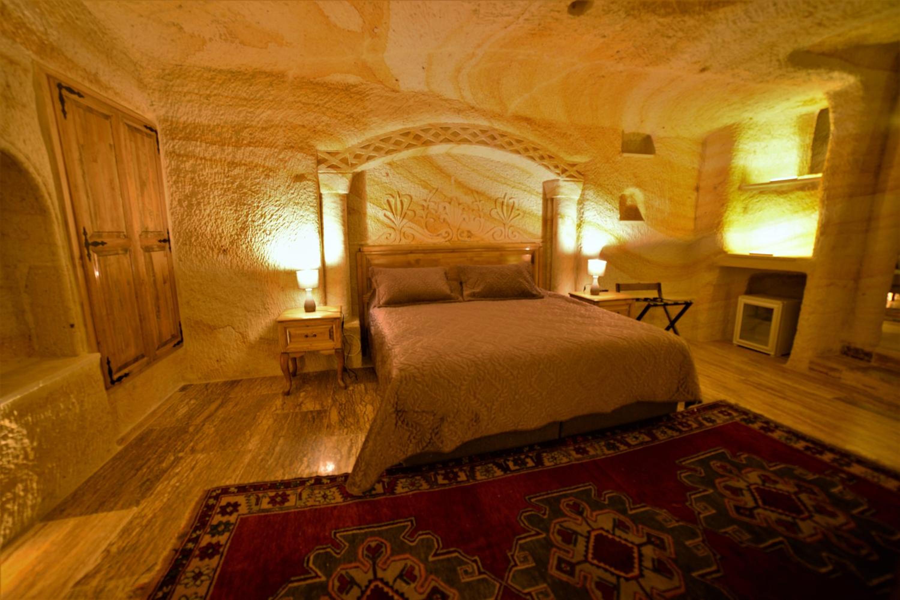 Cave Deluxe Room - Photo 8