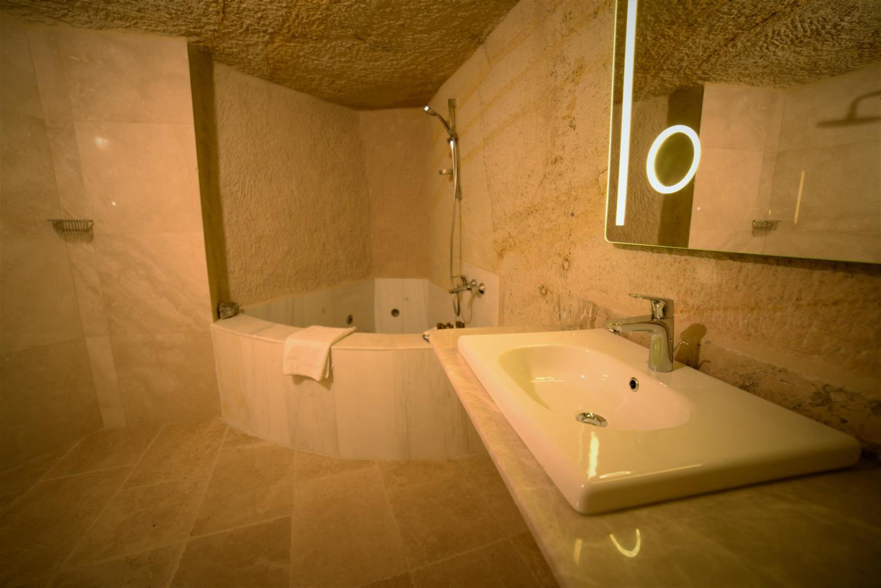 Cave Deluxe Room - Photo 2