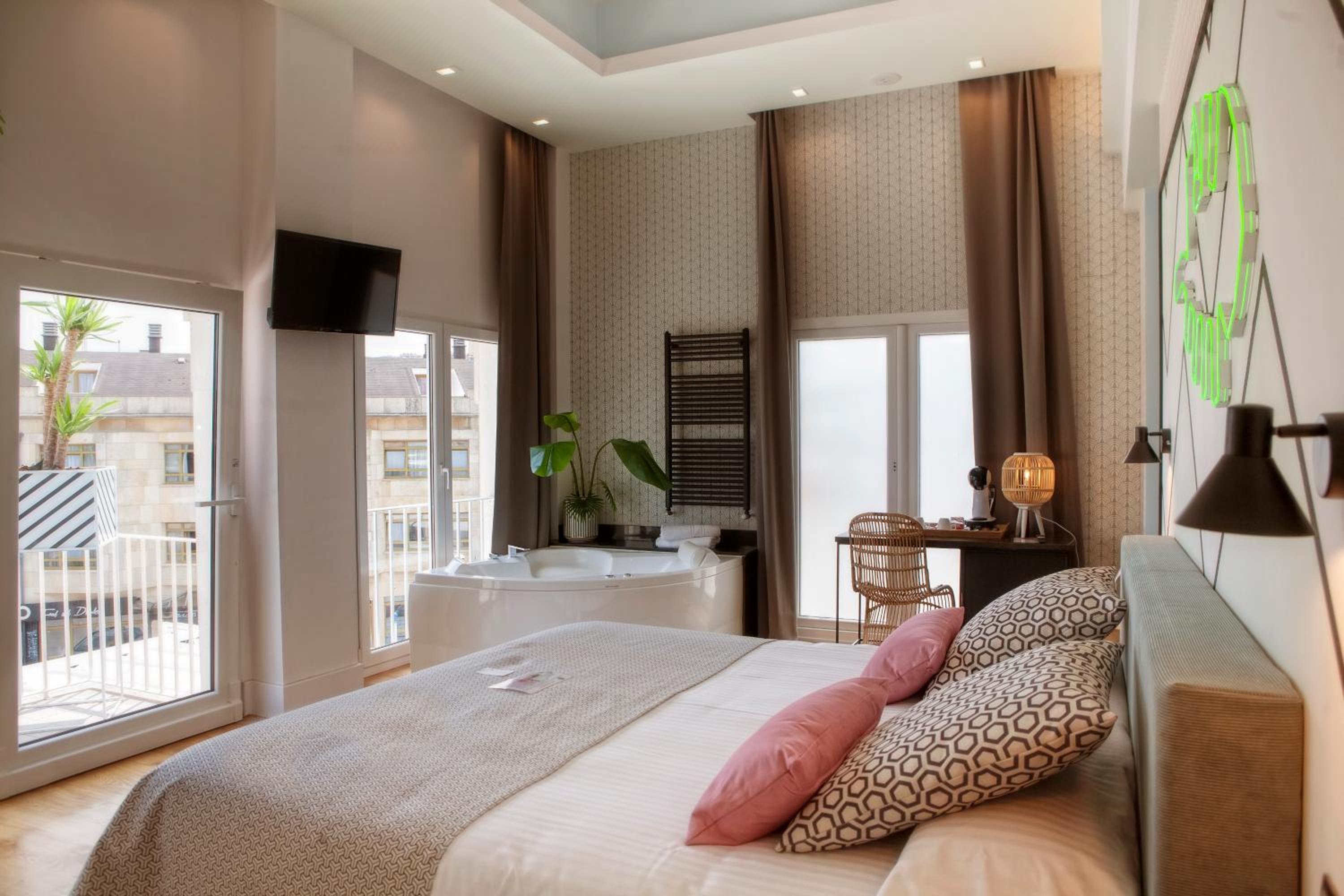 Habitación Doble con Jacuzzi y Balcón con Vista al Mar
