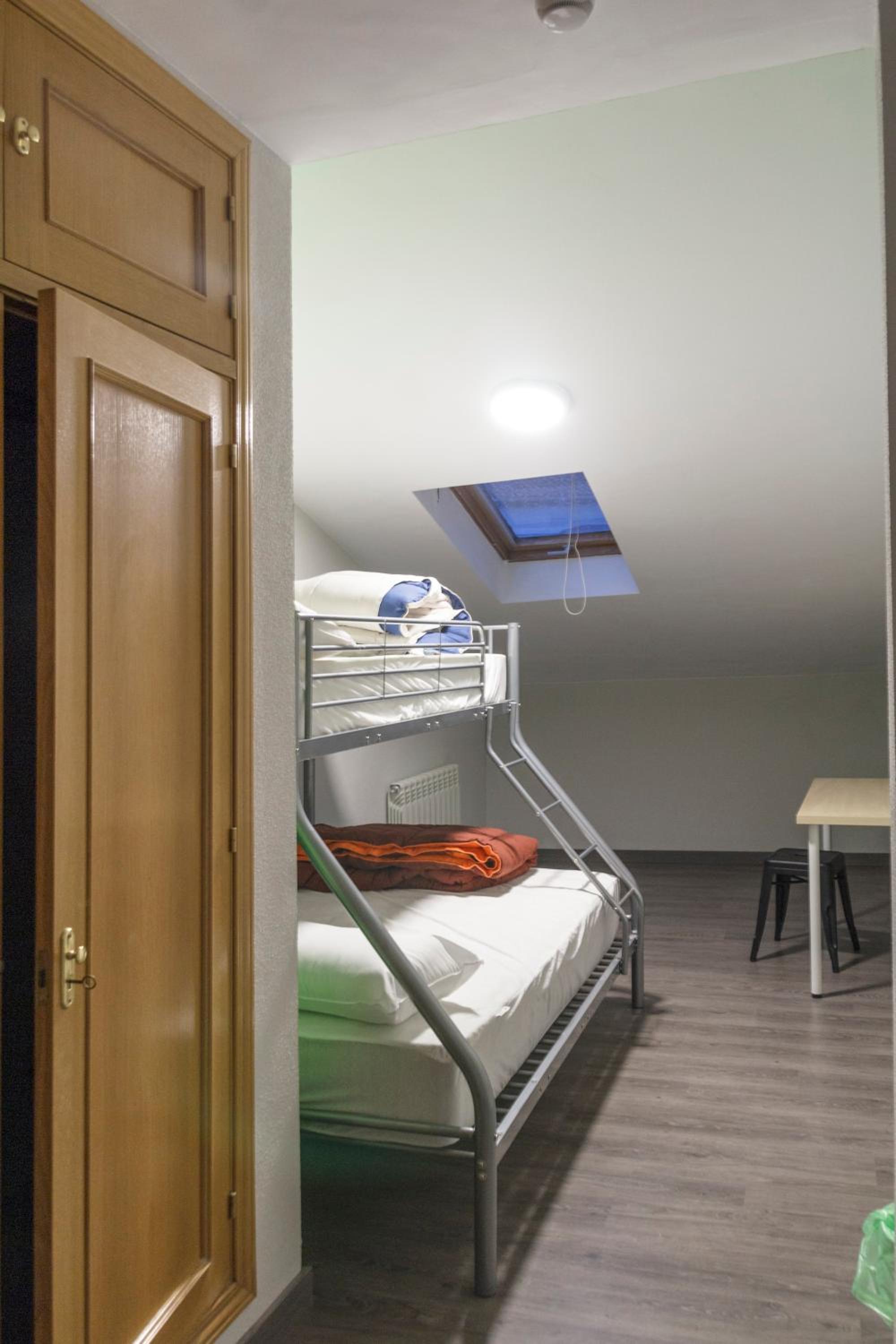 Triple Room with Private Bathroom - Photo 1