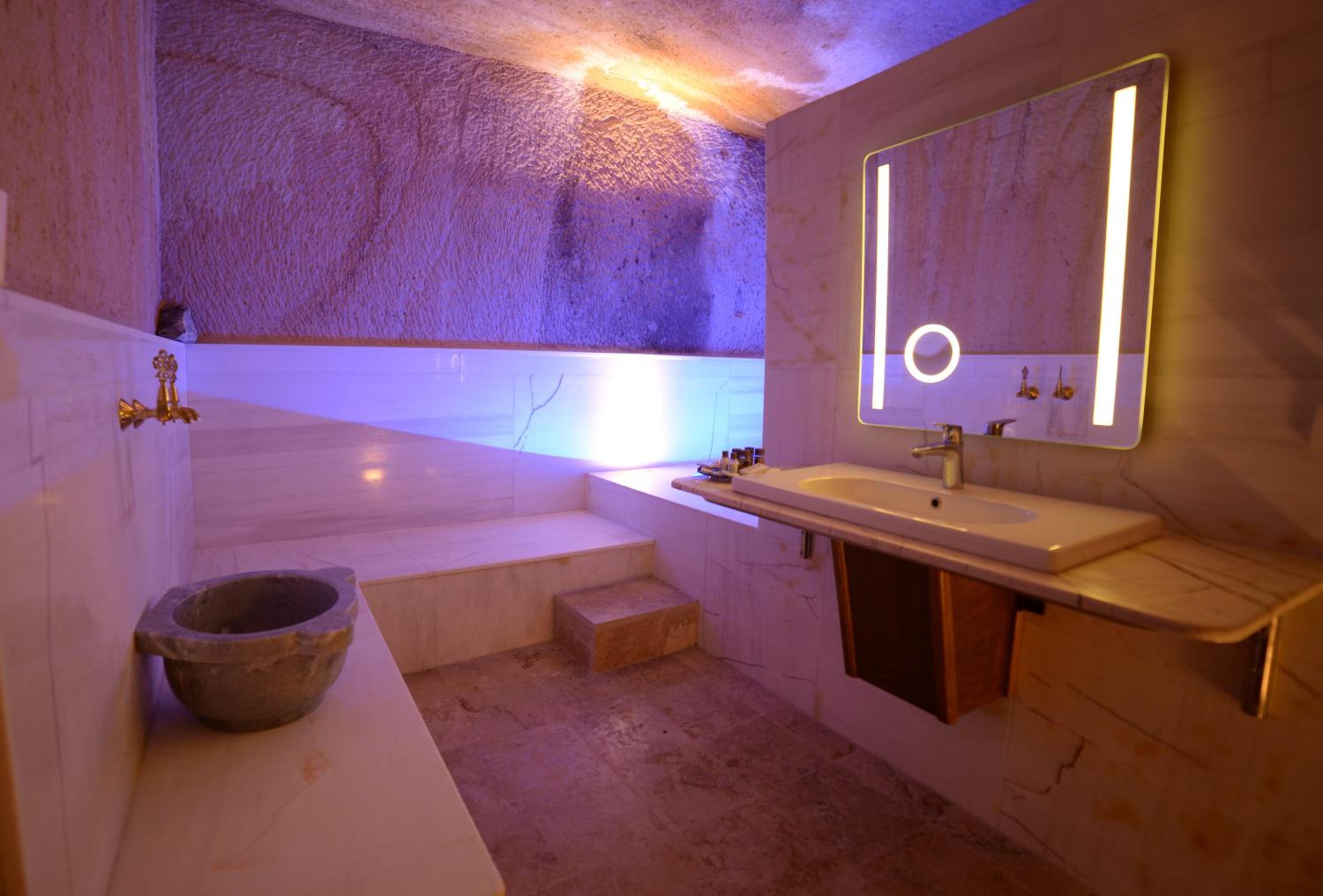 Cave Suite Room - Photo 6