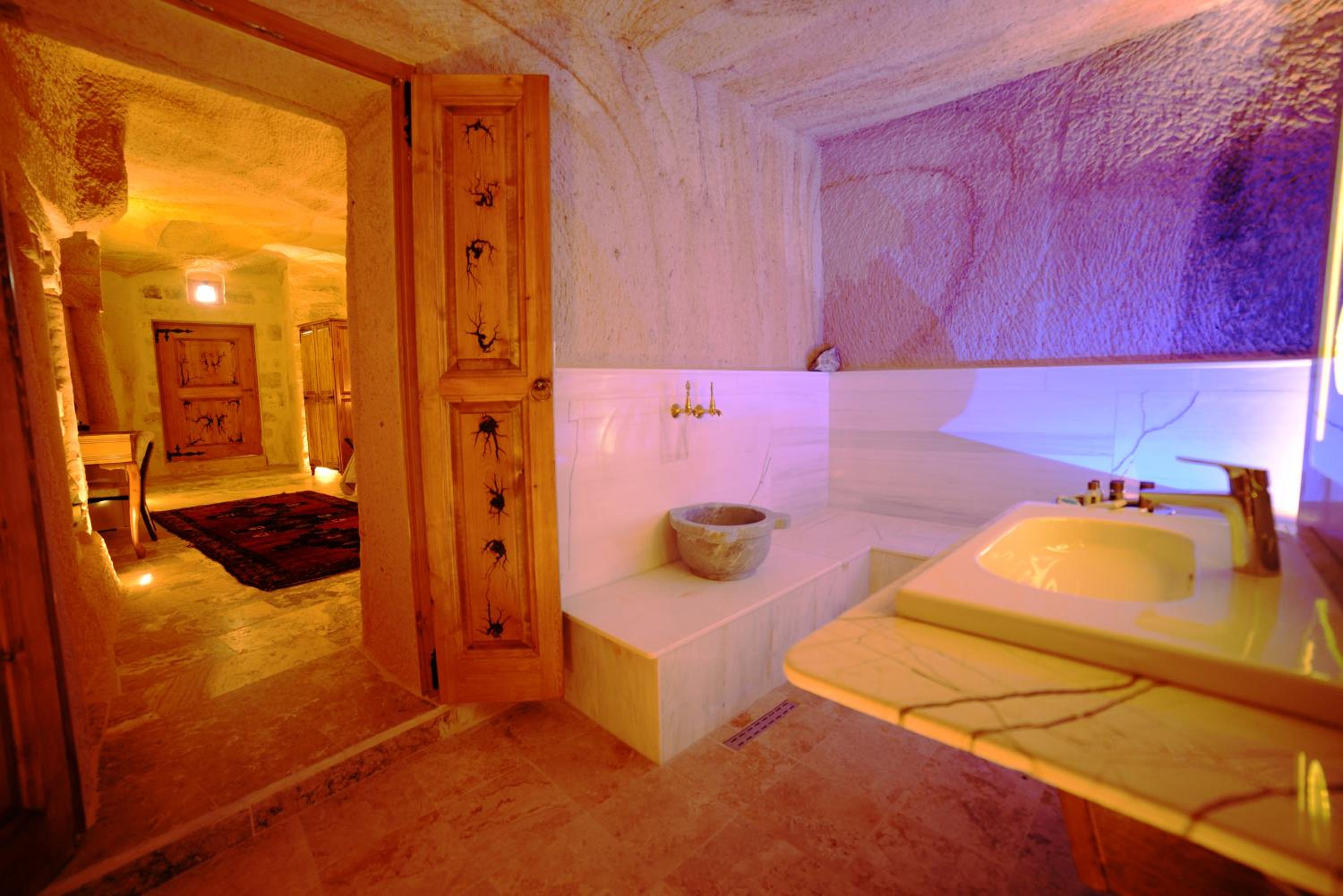 Cave Suite Room - Photo 5