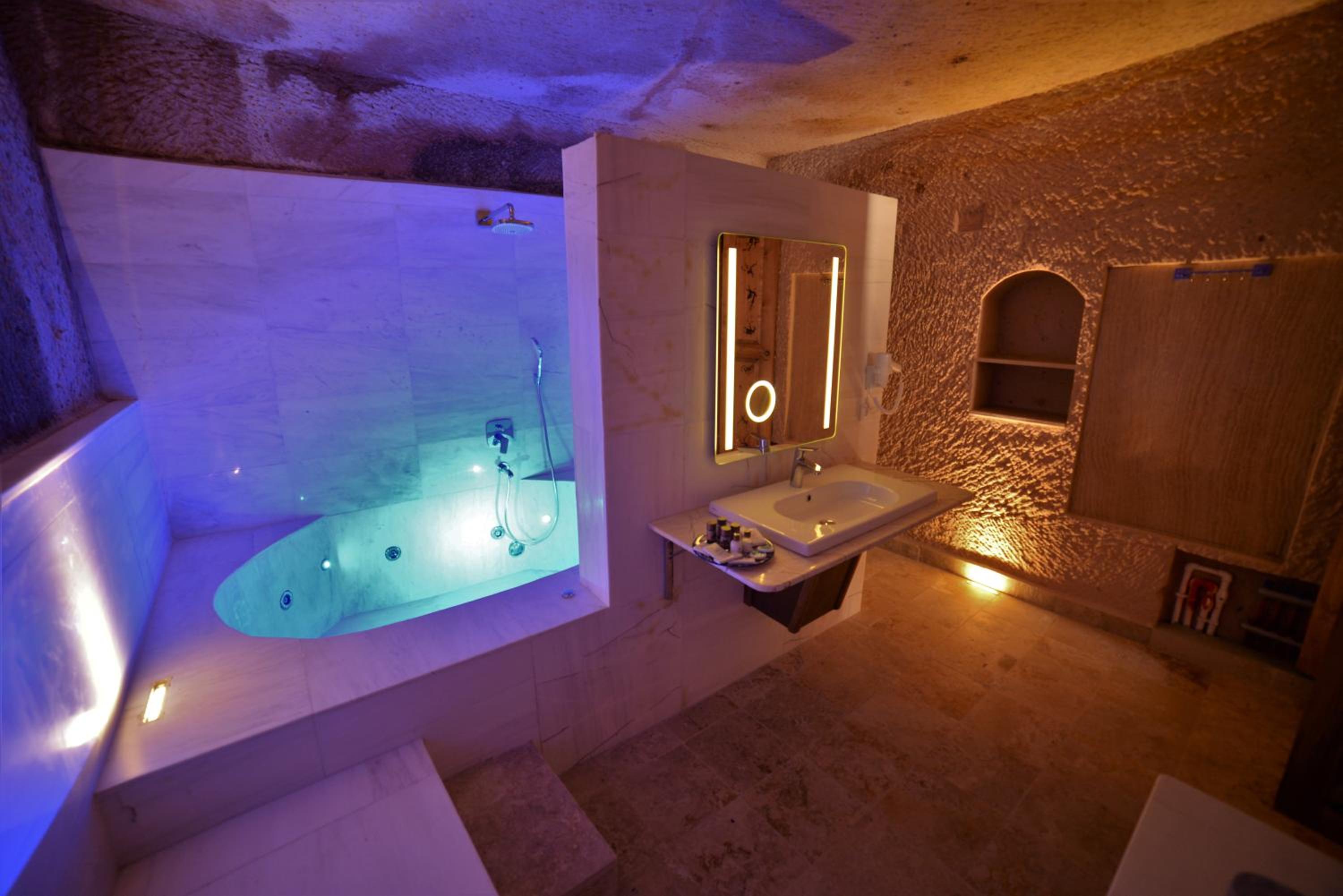 Cave Suite Room - Photo 4